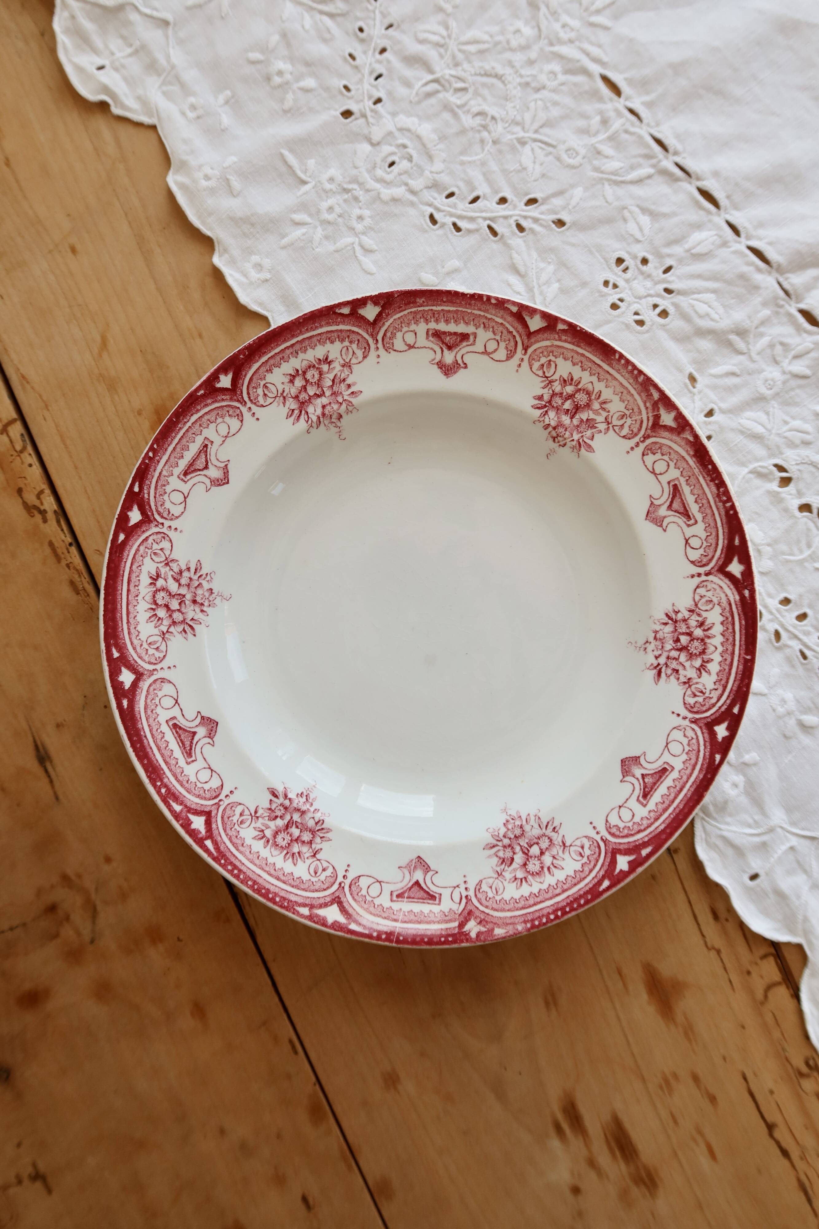 Shallow dish red iron clay Onnaing - Narcisse model