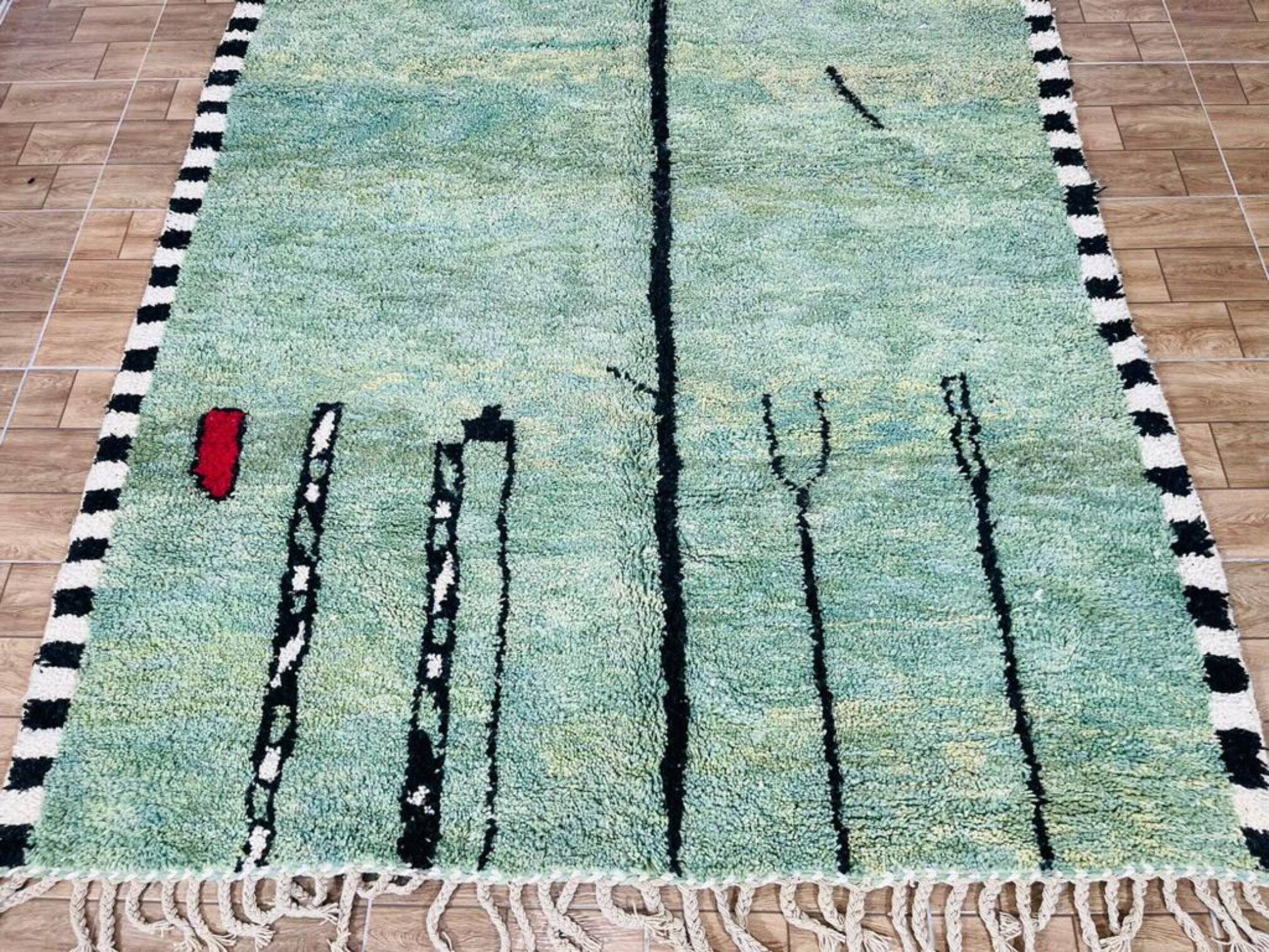 Traditional handmade carpet 250cm x 150cm Moroccan