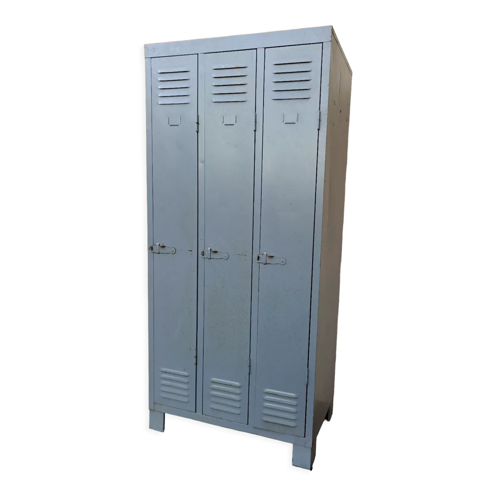 Metal cloakroom cabinet