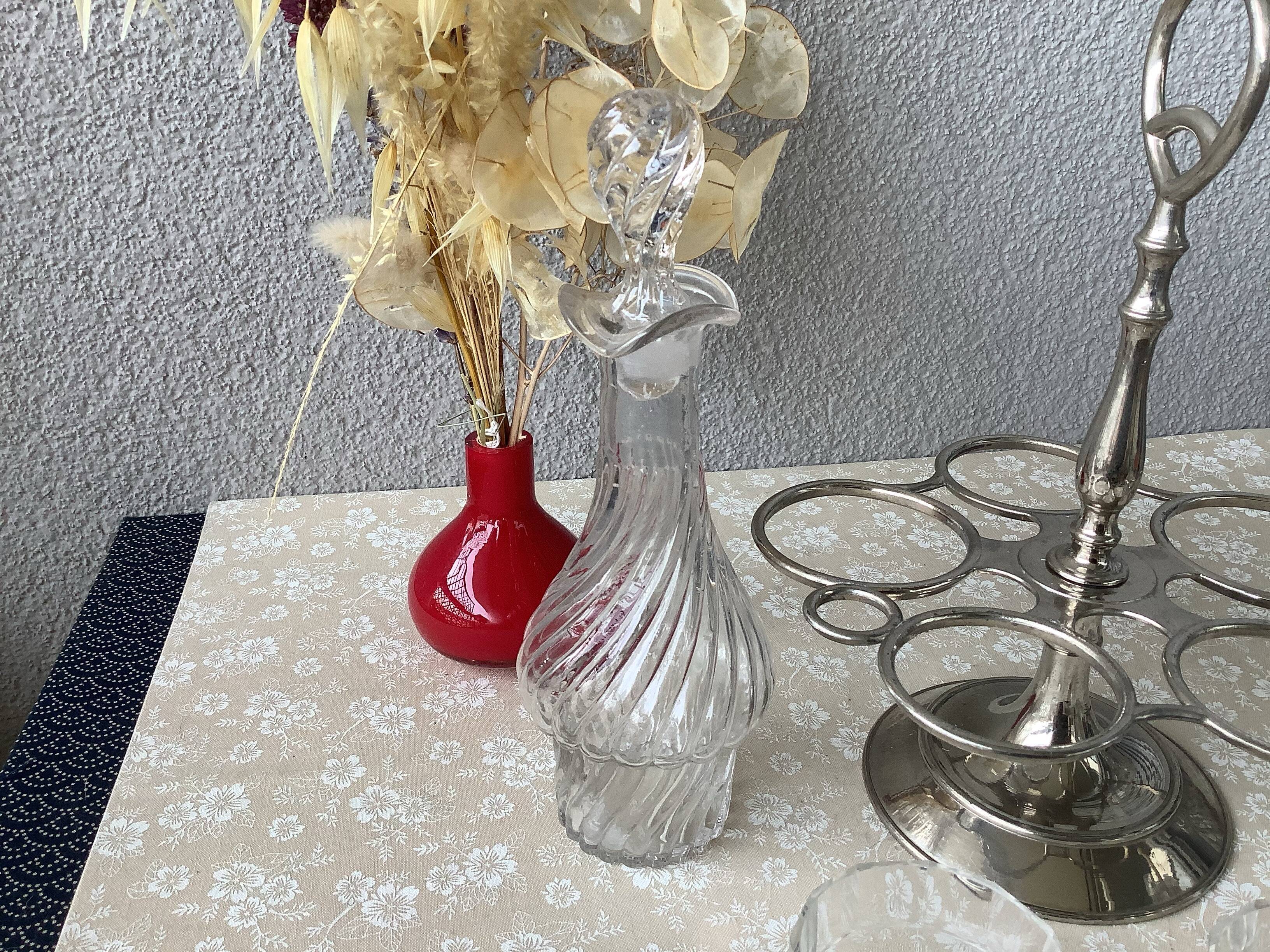 Serviteur huile et vinaigre sel poivre et moutarde