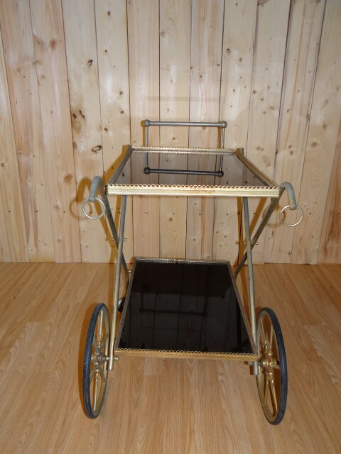 Rolling dessert in gold metal and trays in black formica