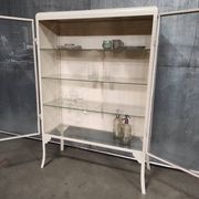 Armoire de médecin double vintage | Armoire à pharmacie blanche sur pieds élégants