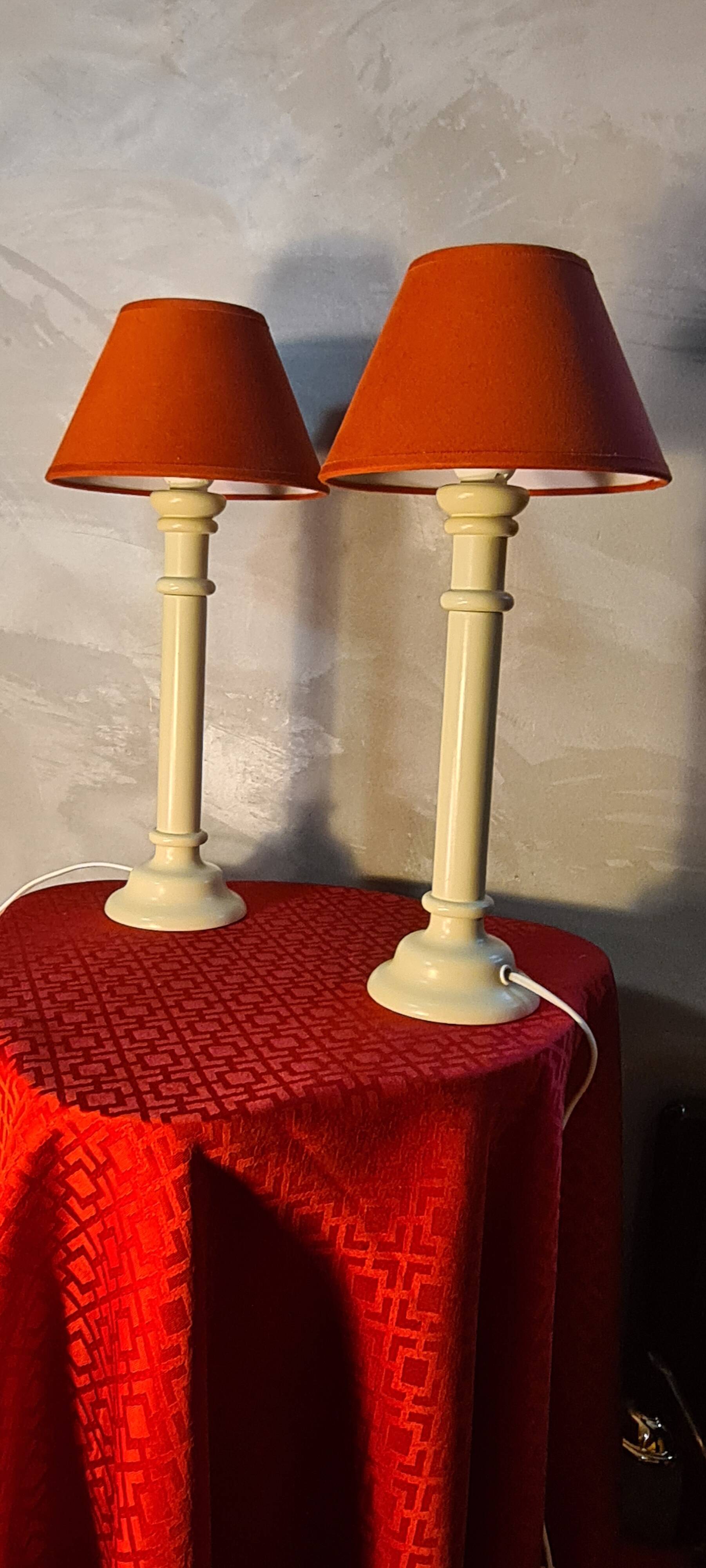 Pair of off-white lacquered wooden lamps 42x20