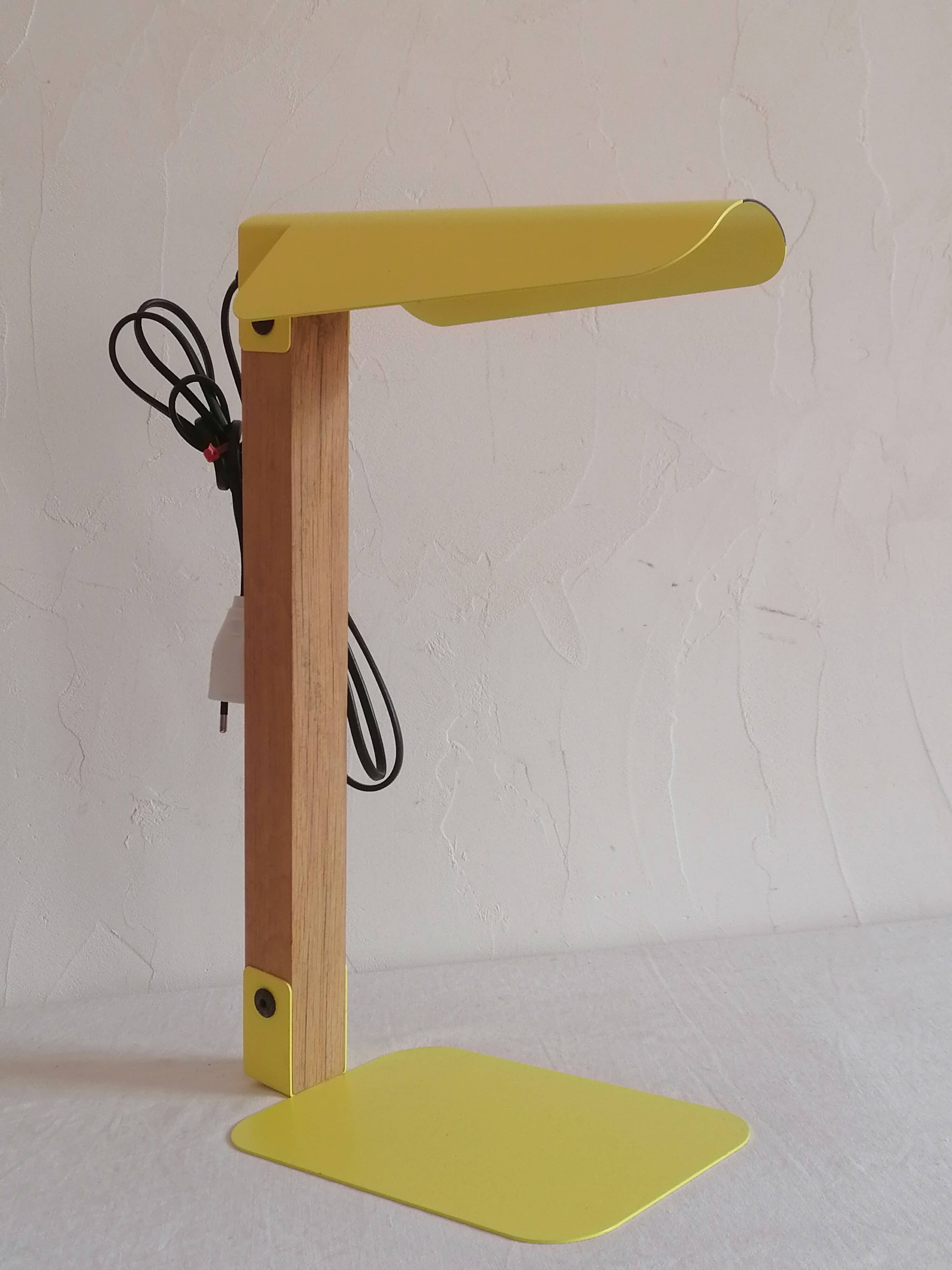 Modernist lamp in wood and metal