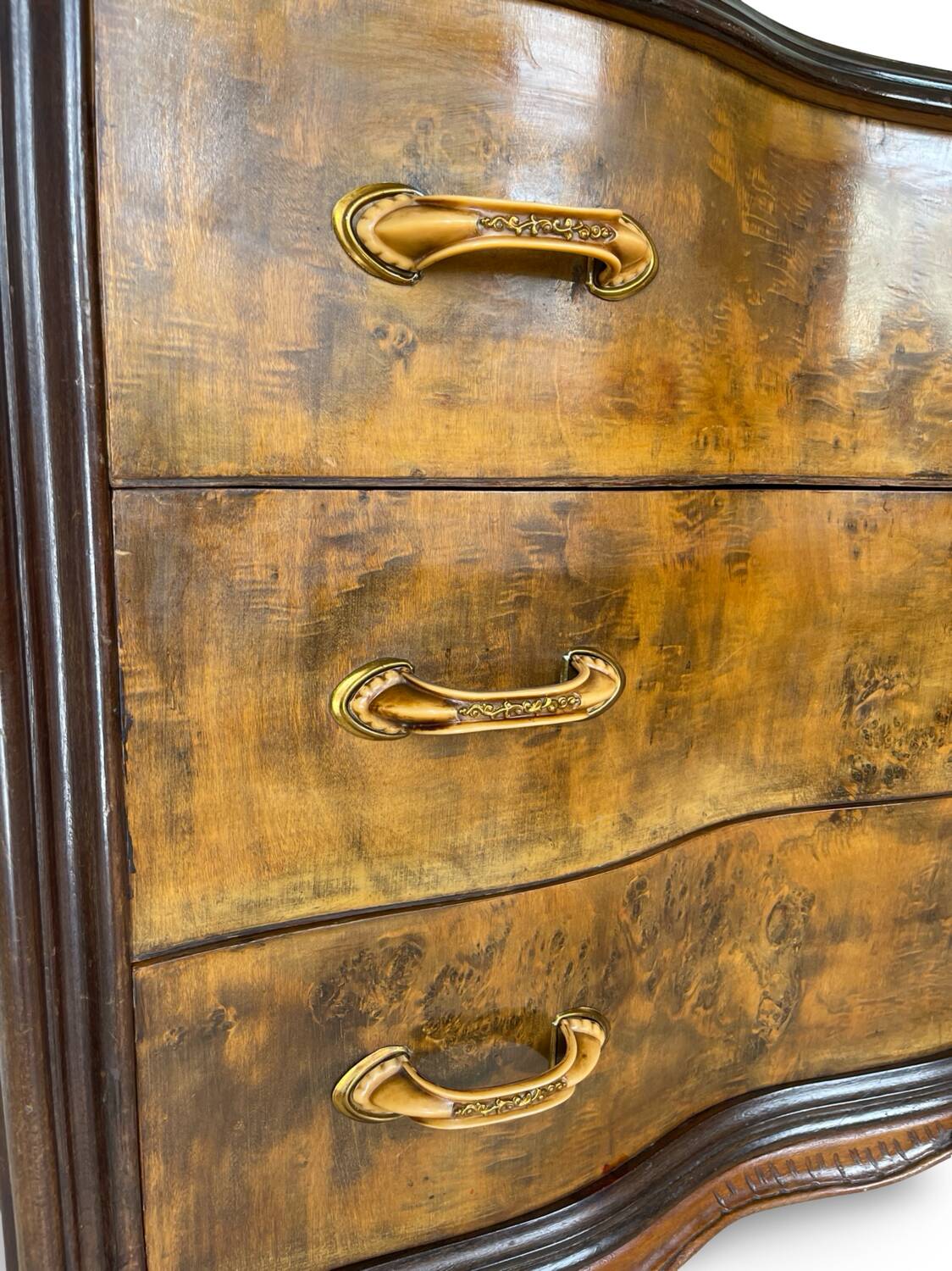Commode italienne Art déco en loupe de noyer, années 1940-50