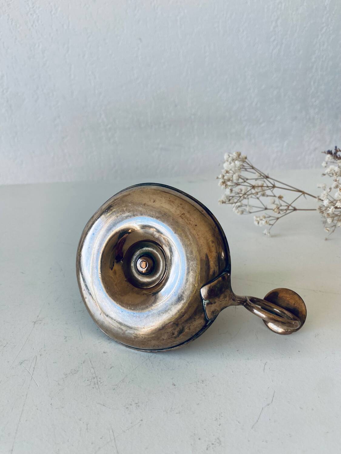 Brass thumbscrew candle holder