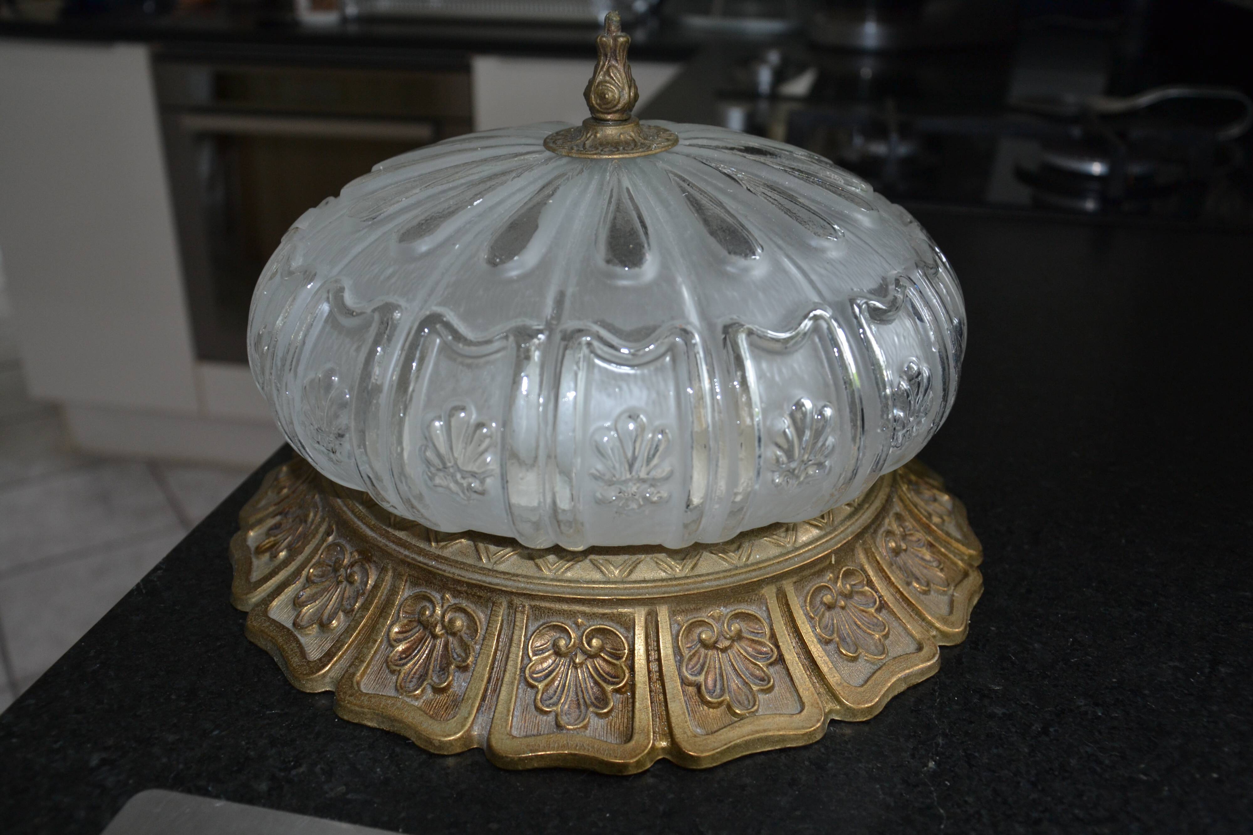 Ceiling light in brass and chiseled glass