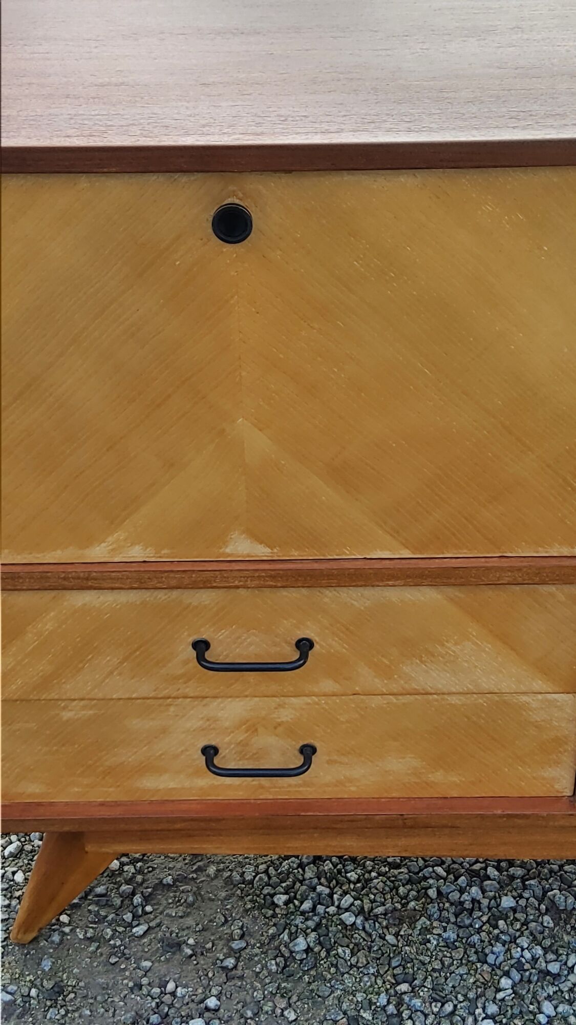 Enfilade of the 50s in oak and mahogany feet compass