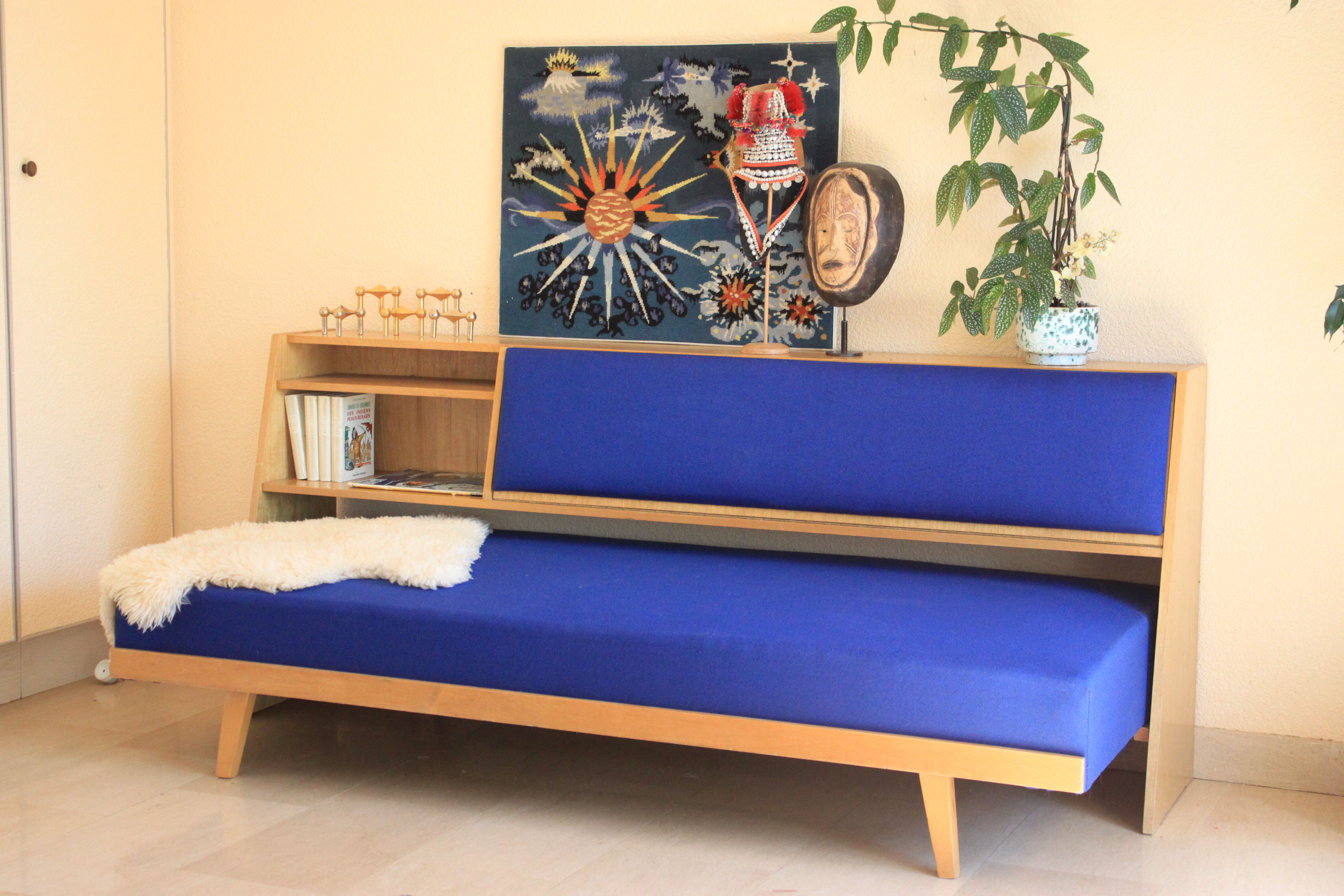 Daybed, vintage sofa bed, 60s. great studio in paris