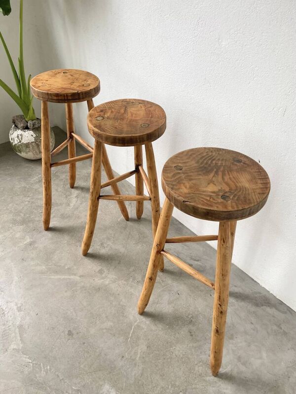 Set trois tabourets tripodes hauts de ferme