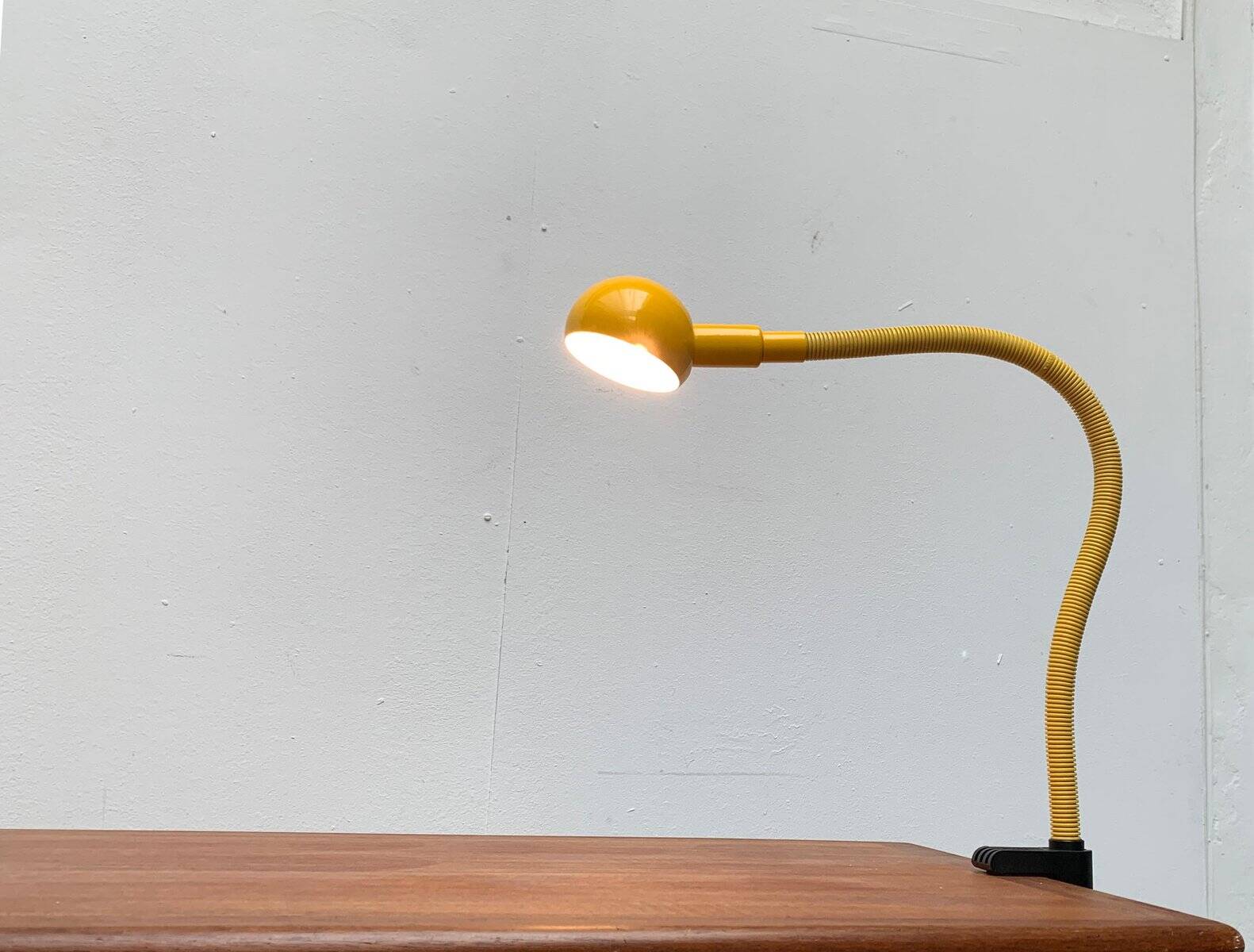 Vintage Italian space age table lamp Hebi by Isao Hosoe for Valenti Luce.
