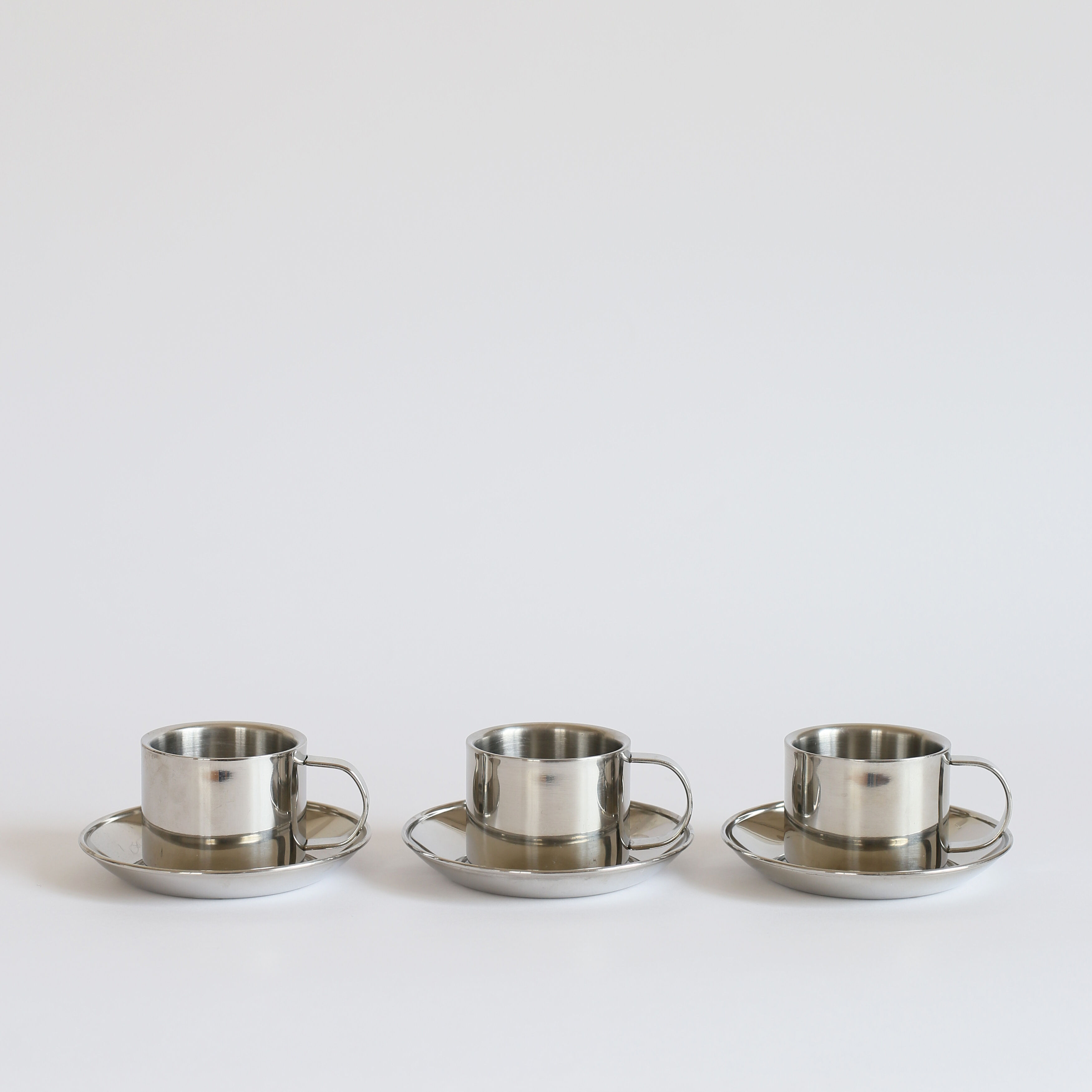 Set of 3 metal cups