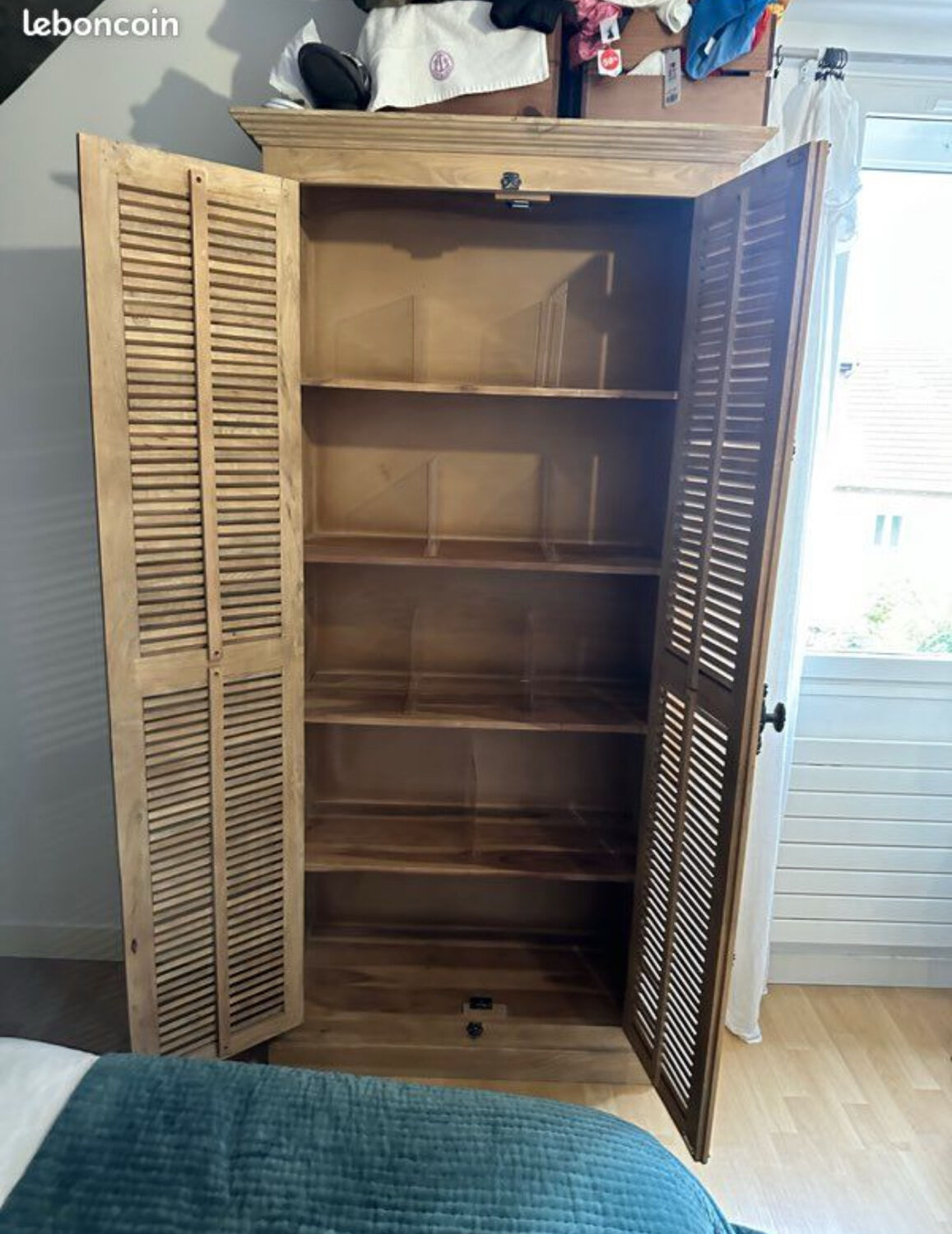 Armoire motif persienne et crémone métal