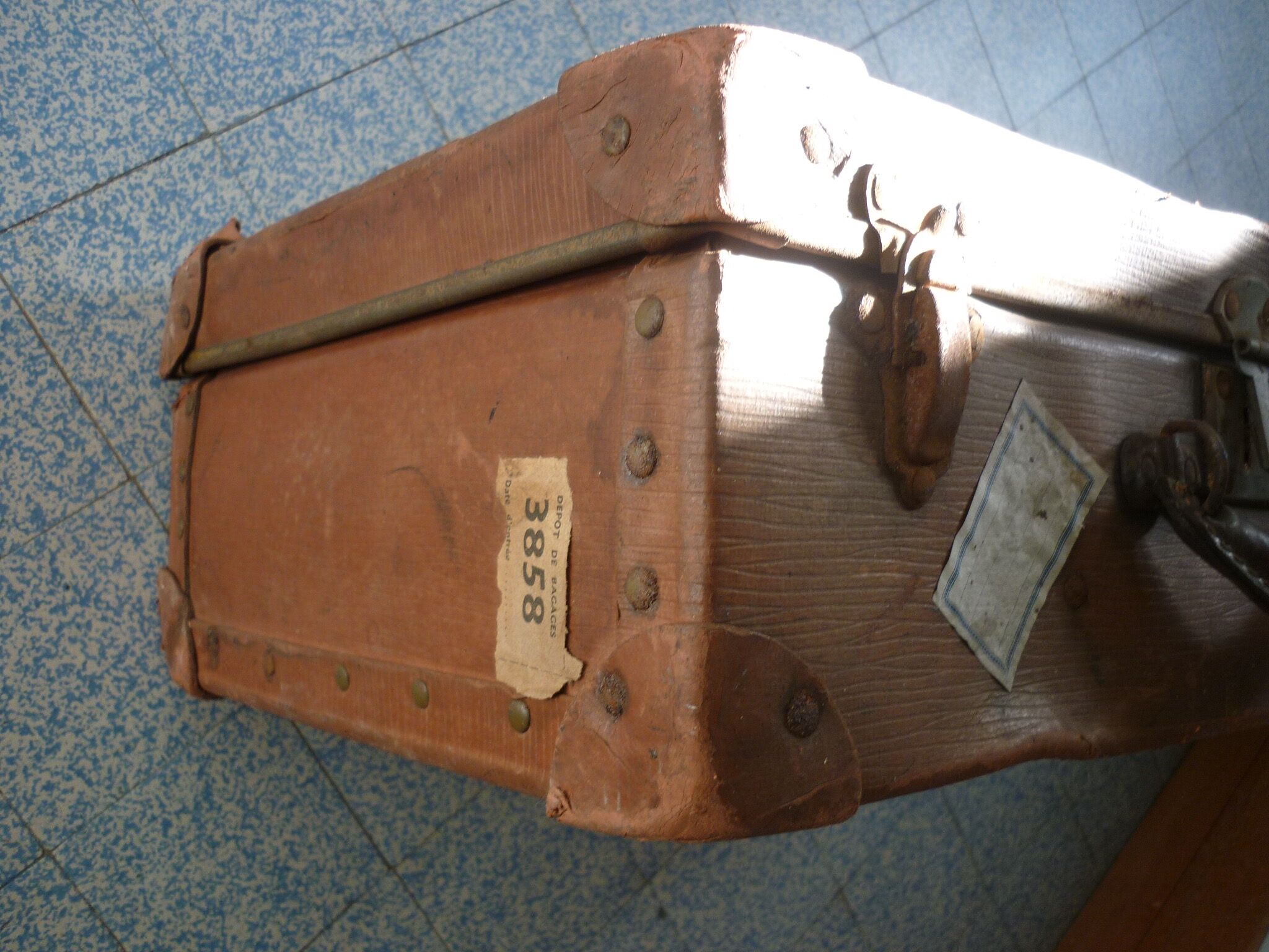 Unica red-haired suitcase