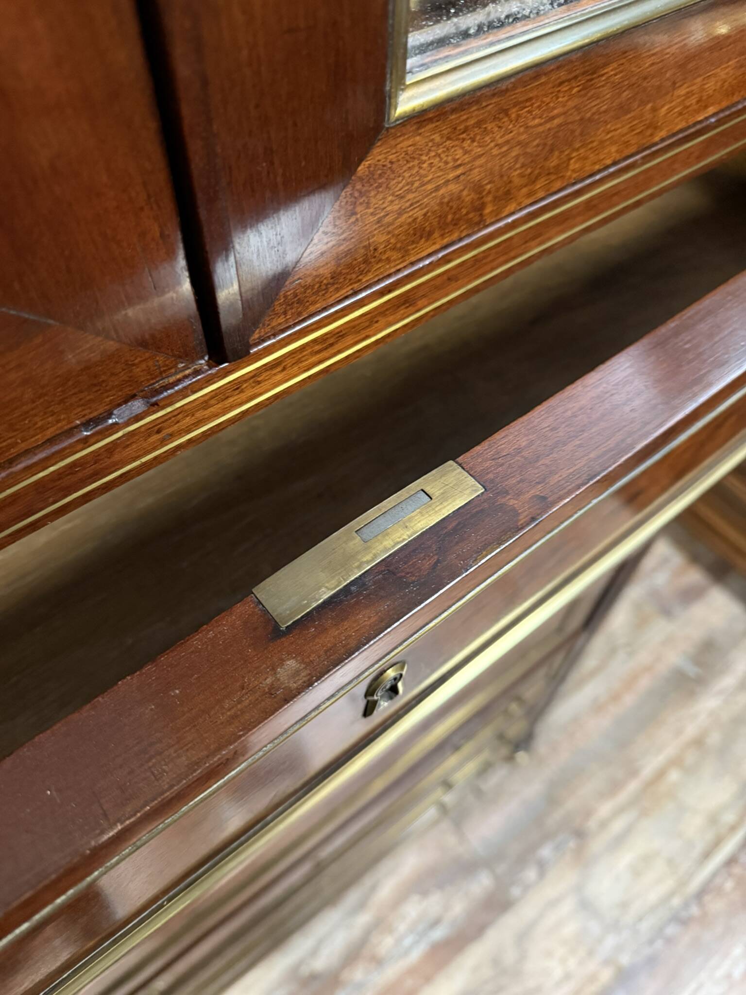 Secrétaire à guillotine Parisien d'époque Louis XVI en acajou de Cuba