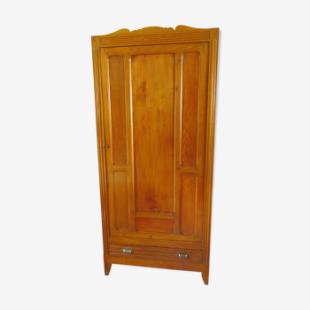 Armoire parisienne