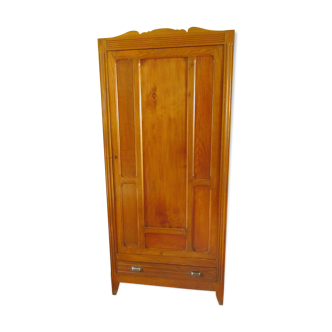 Armoire parisienne