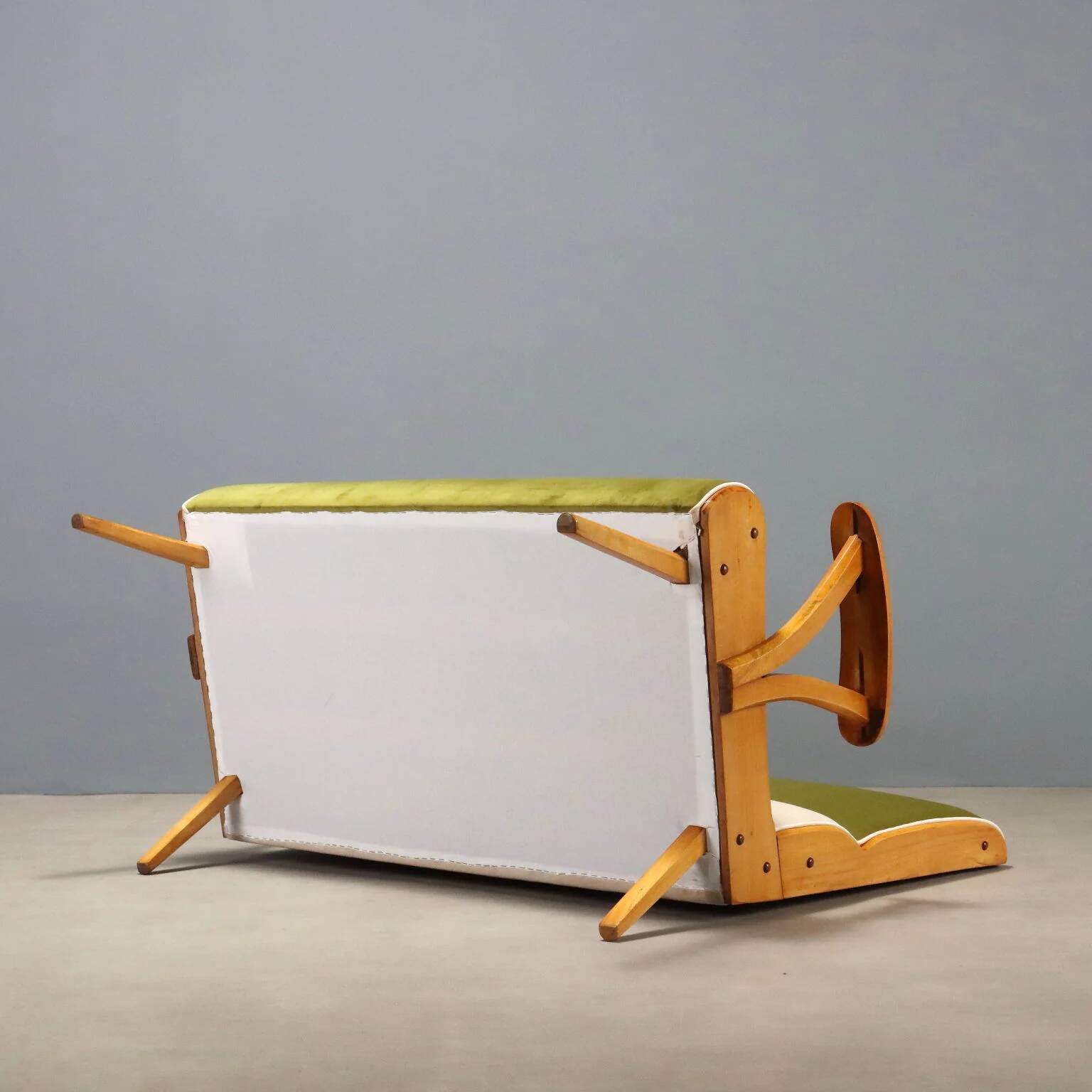 Vintage two-tone velvet and beech wood canapé, Italian design, 1950s.