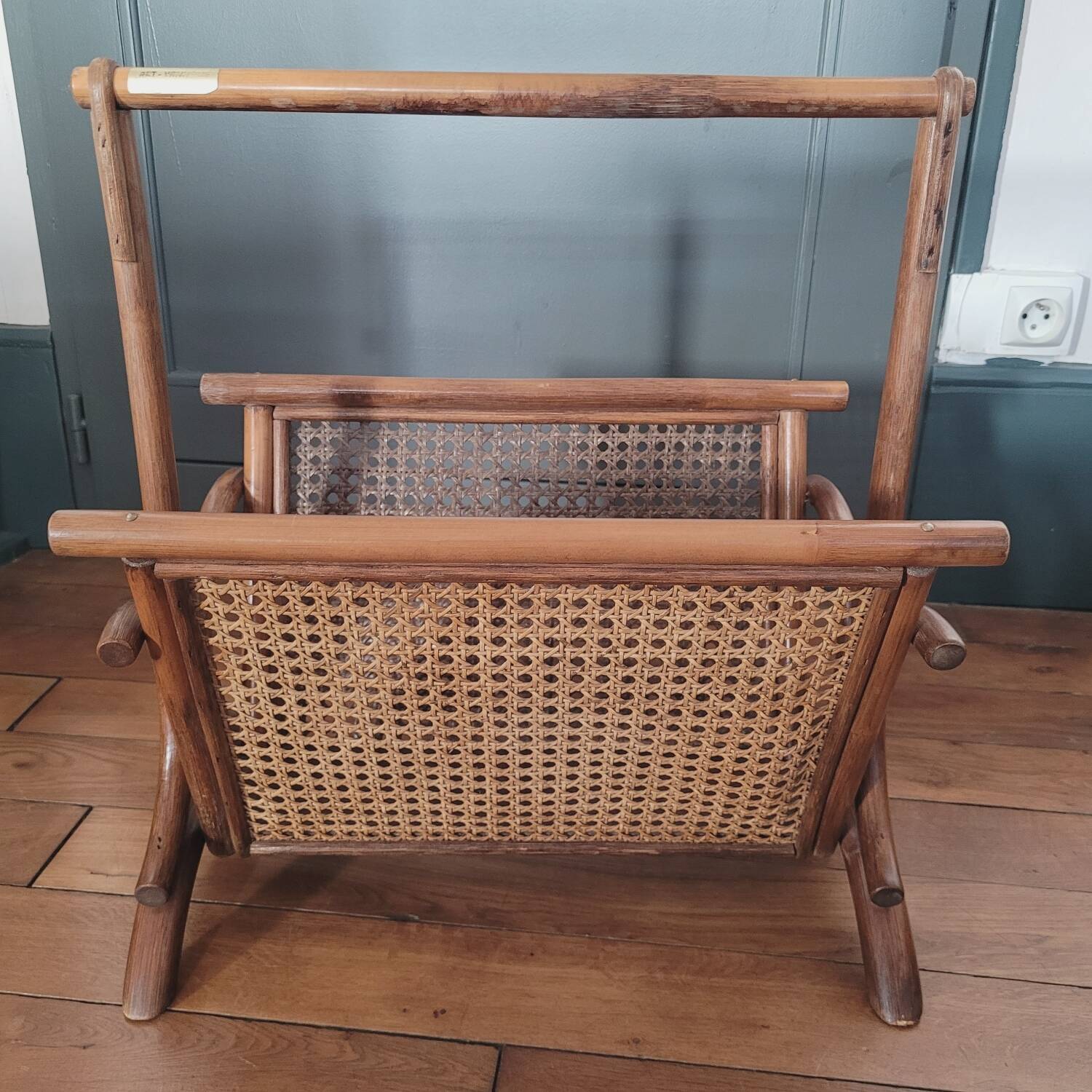 Porte-revues vintage en rotin et cannage – Années 60
