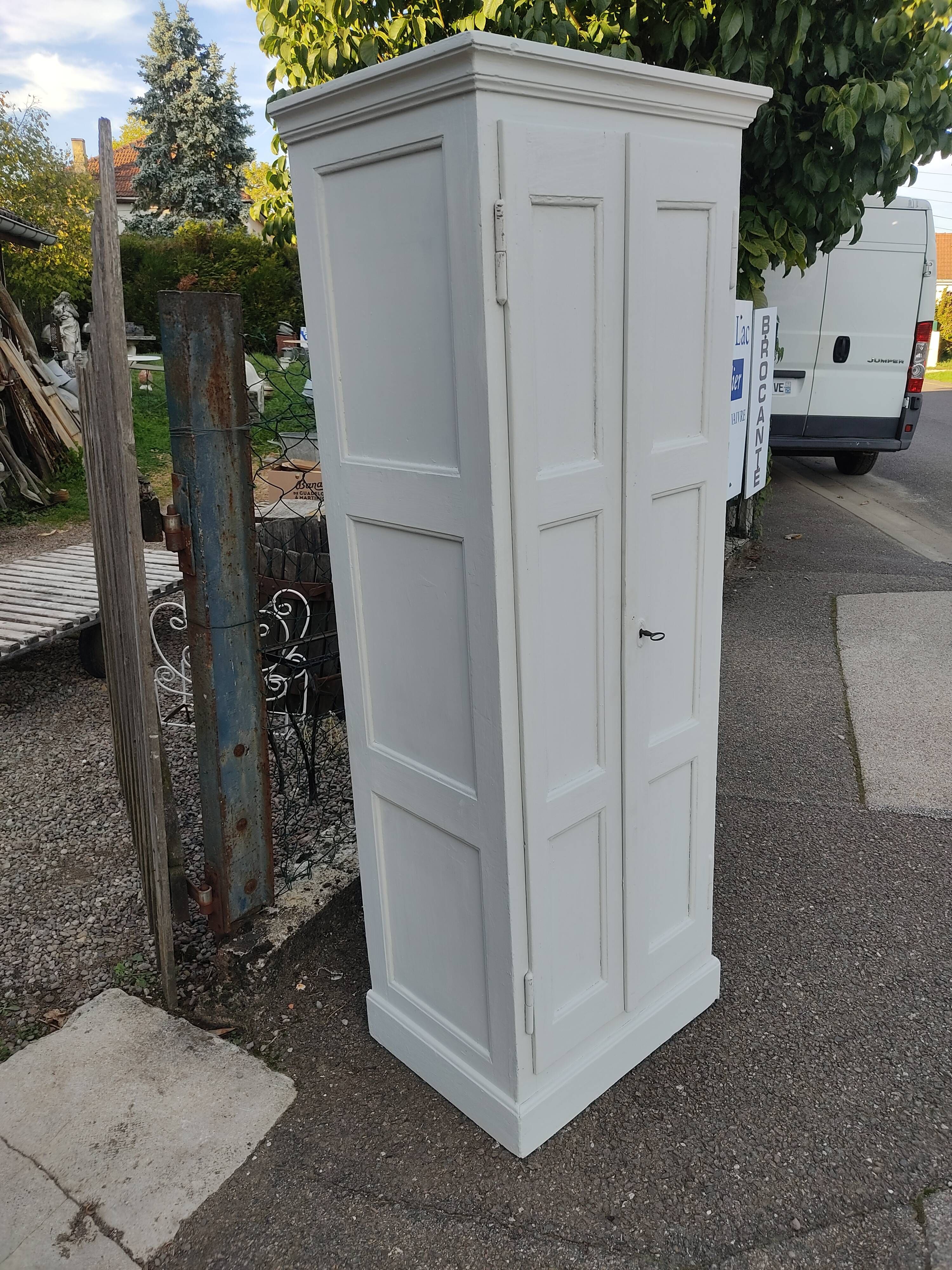 Small workshop cabinet