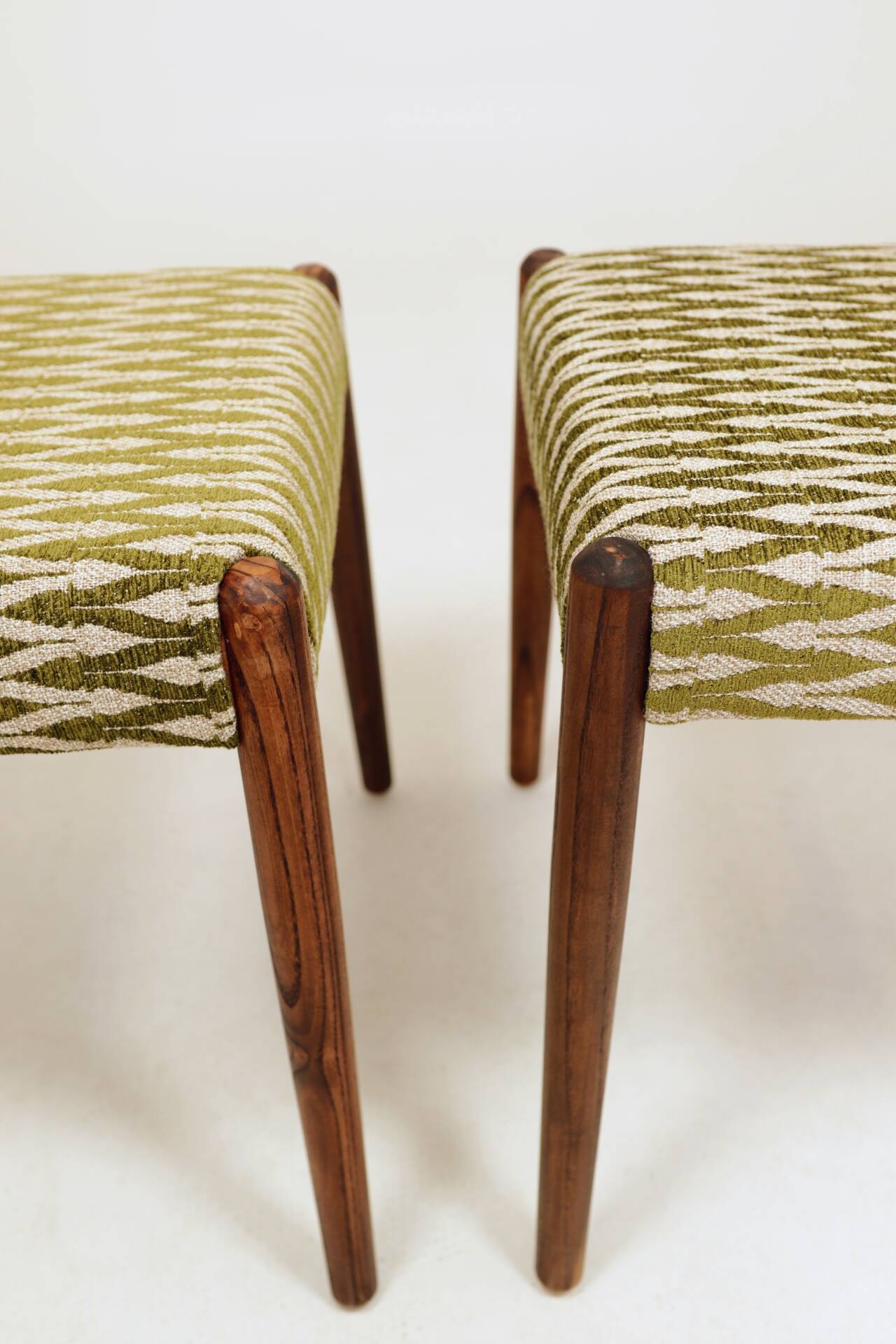 Set 2 Dining Chairs Solid Wood Ash Green Jacquard Fabric