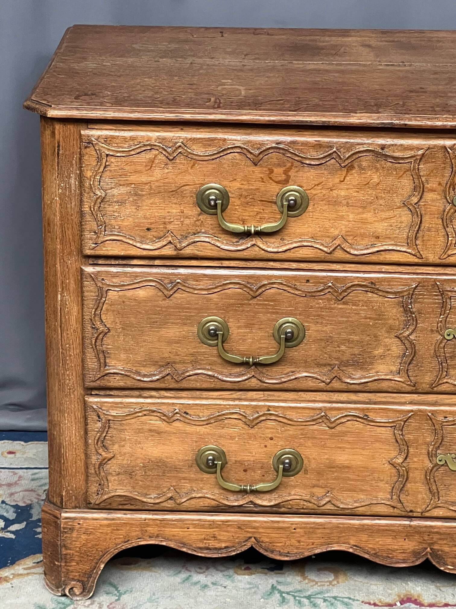Antique Louis XV style chest of drawers in solid oak.