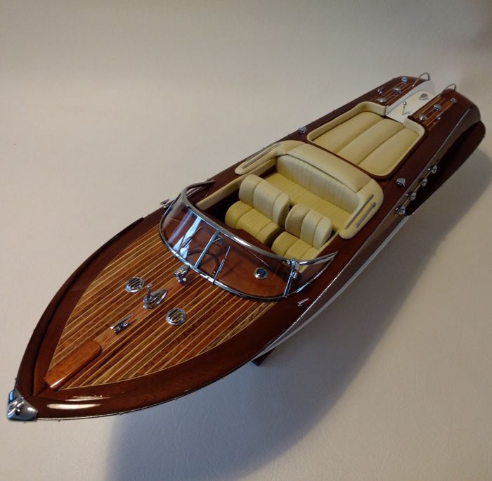 Model wooden boat Riva Aquarama 87 cm