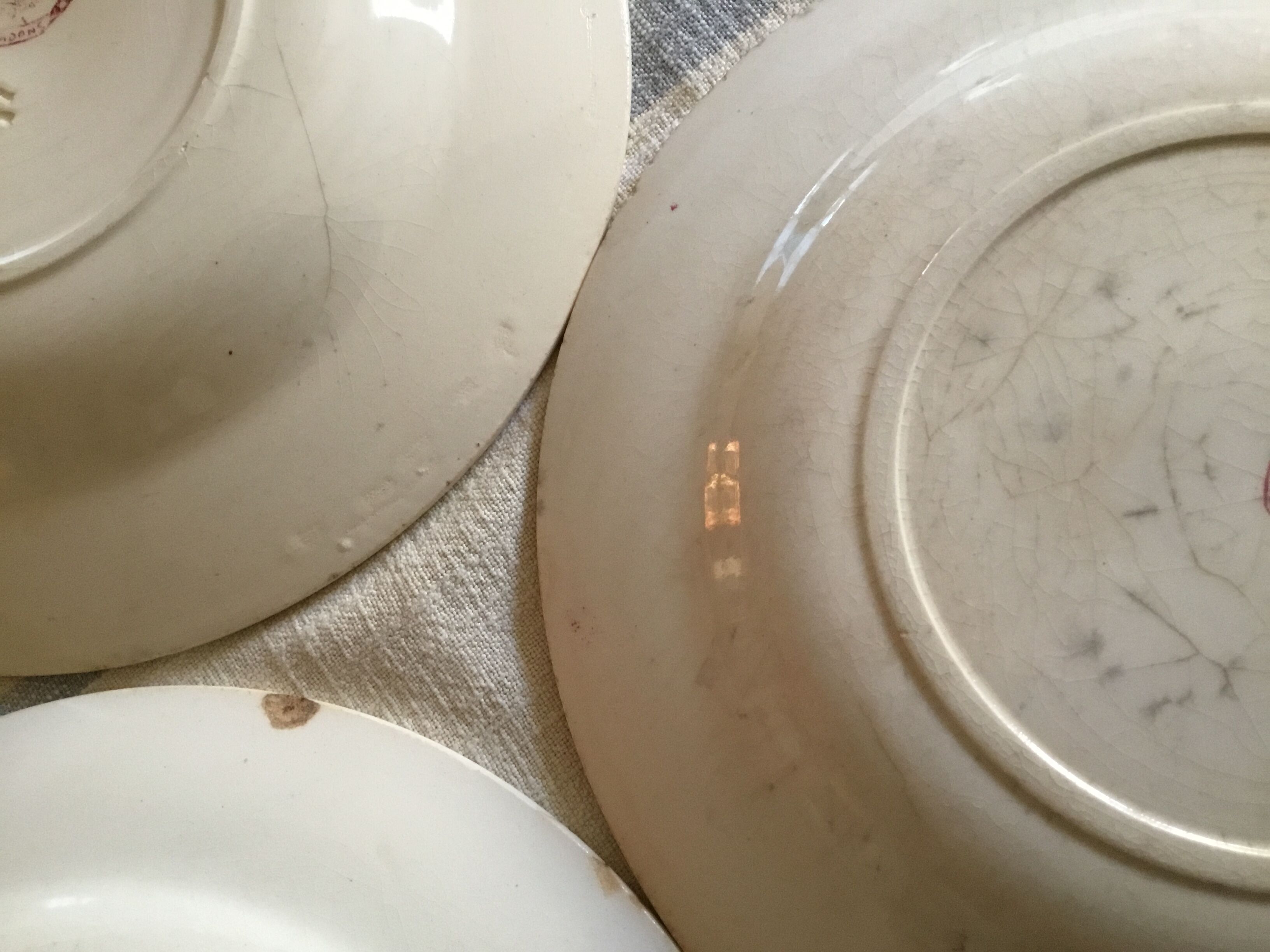 4 gien earthenware plates