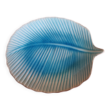 Turquoise leaf-shaped presentation plate