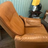 Fauteuil basculant  en cuir fauve De Sede