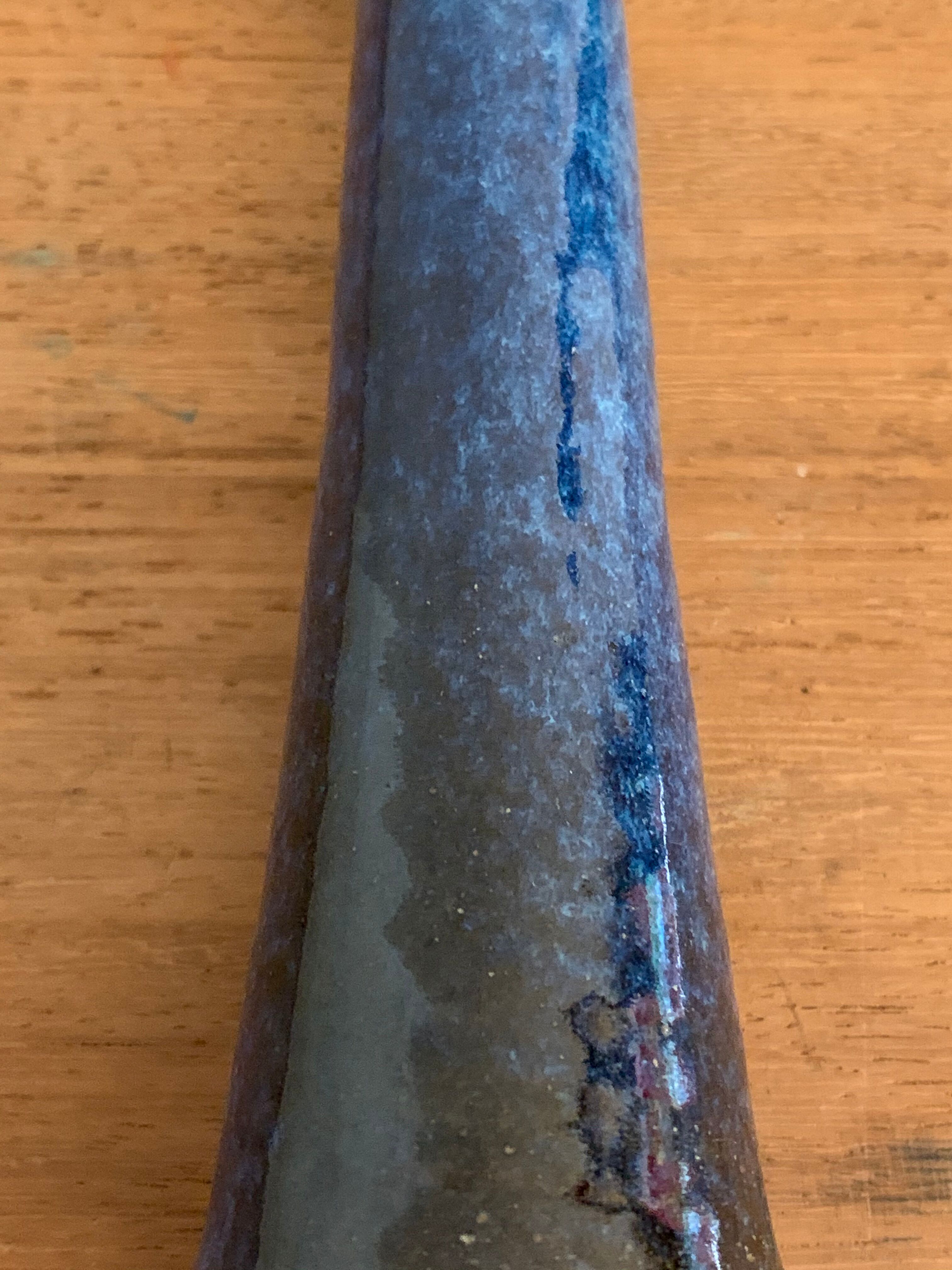Paire de petits vases soliflores en grès bleu émaillé