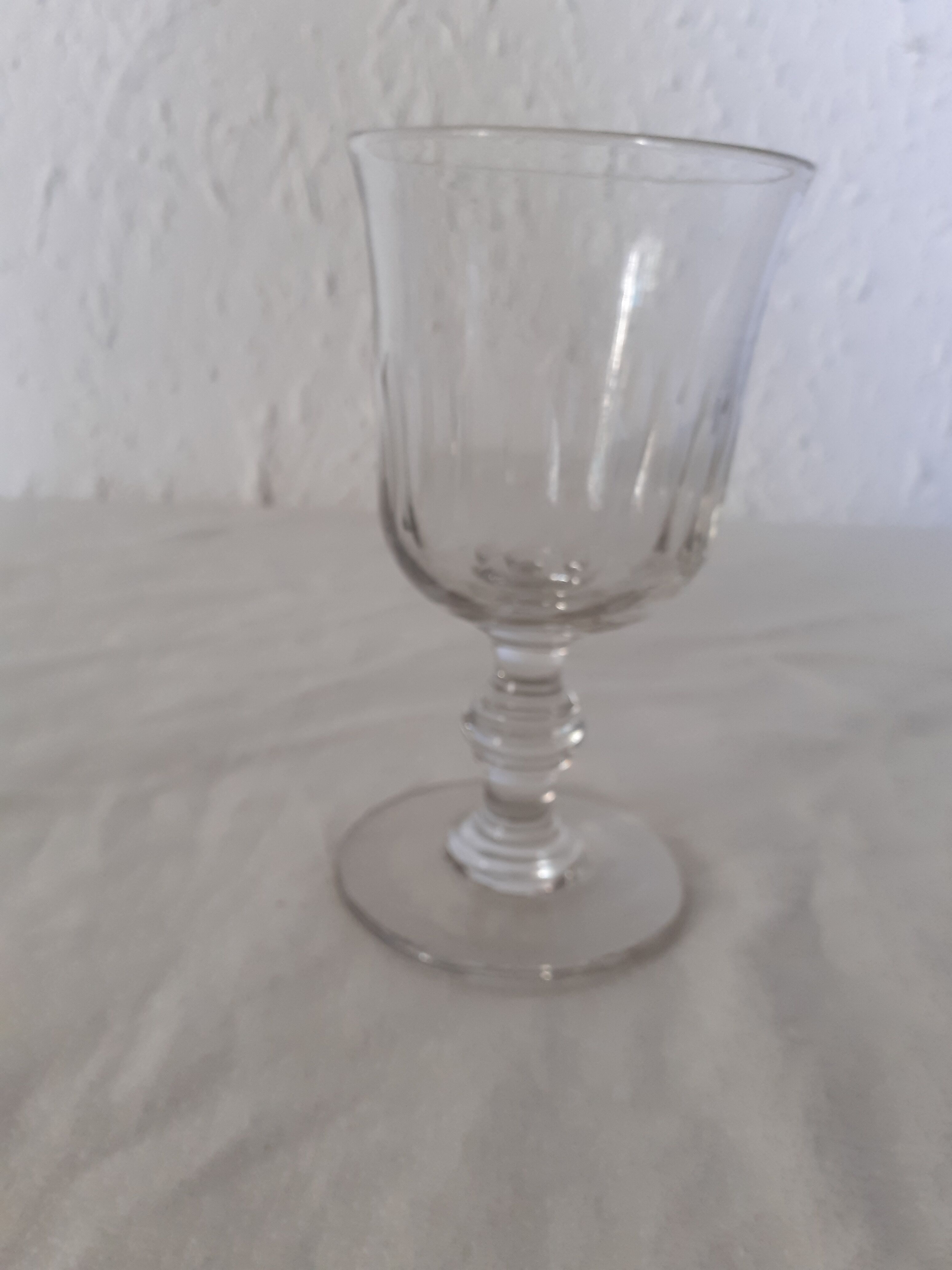 2 old glasses tulip