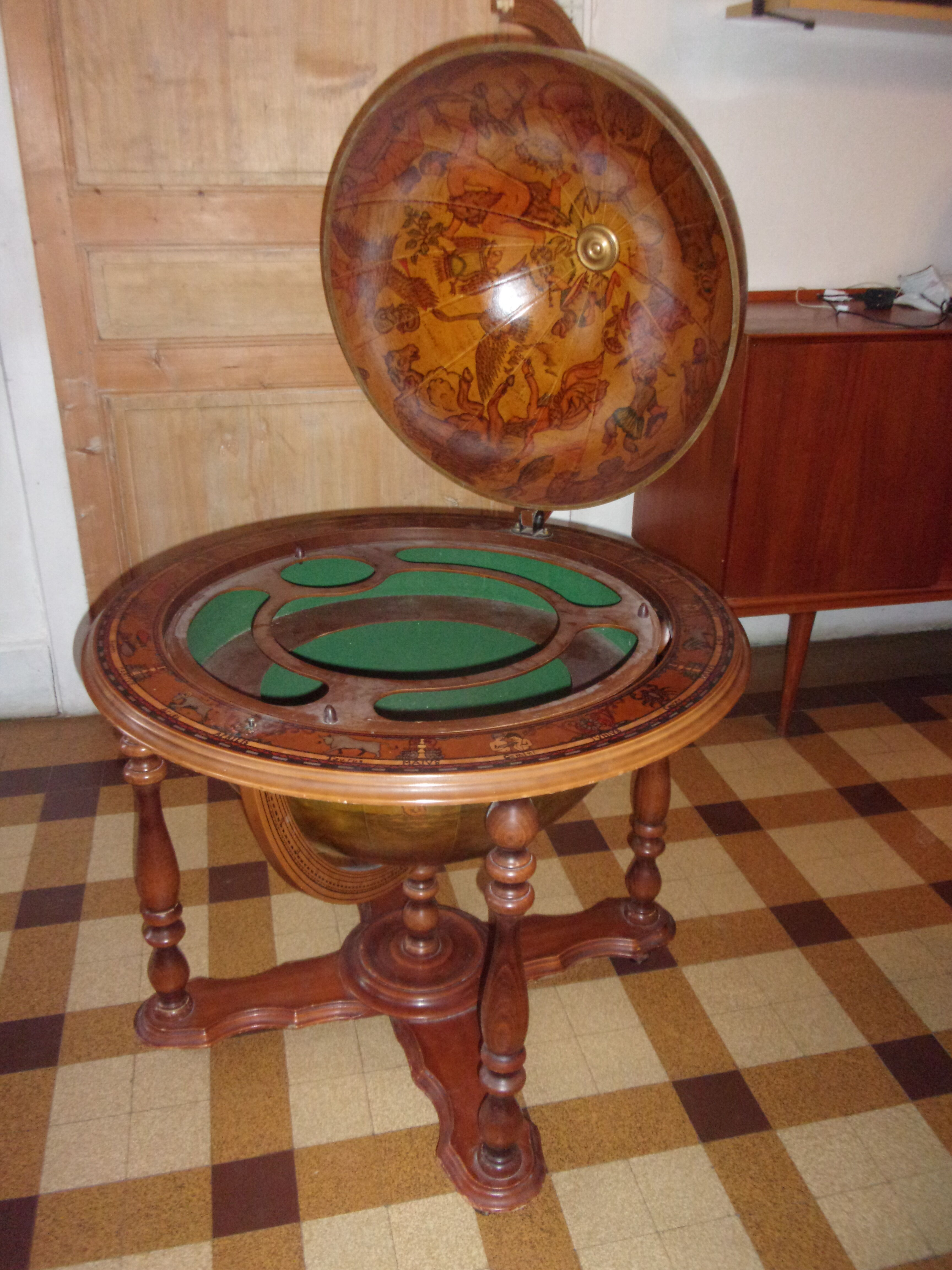 Vintage rolling bar globe
