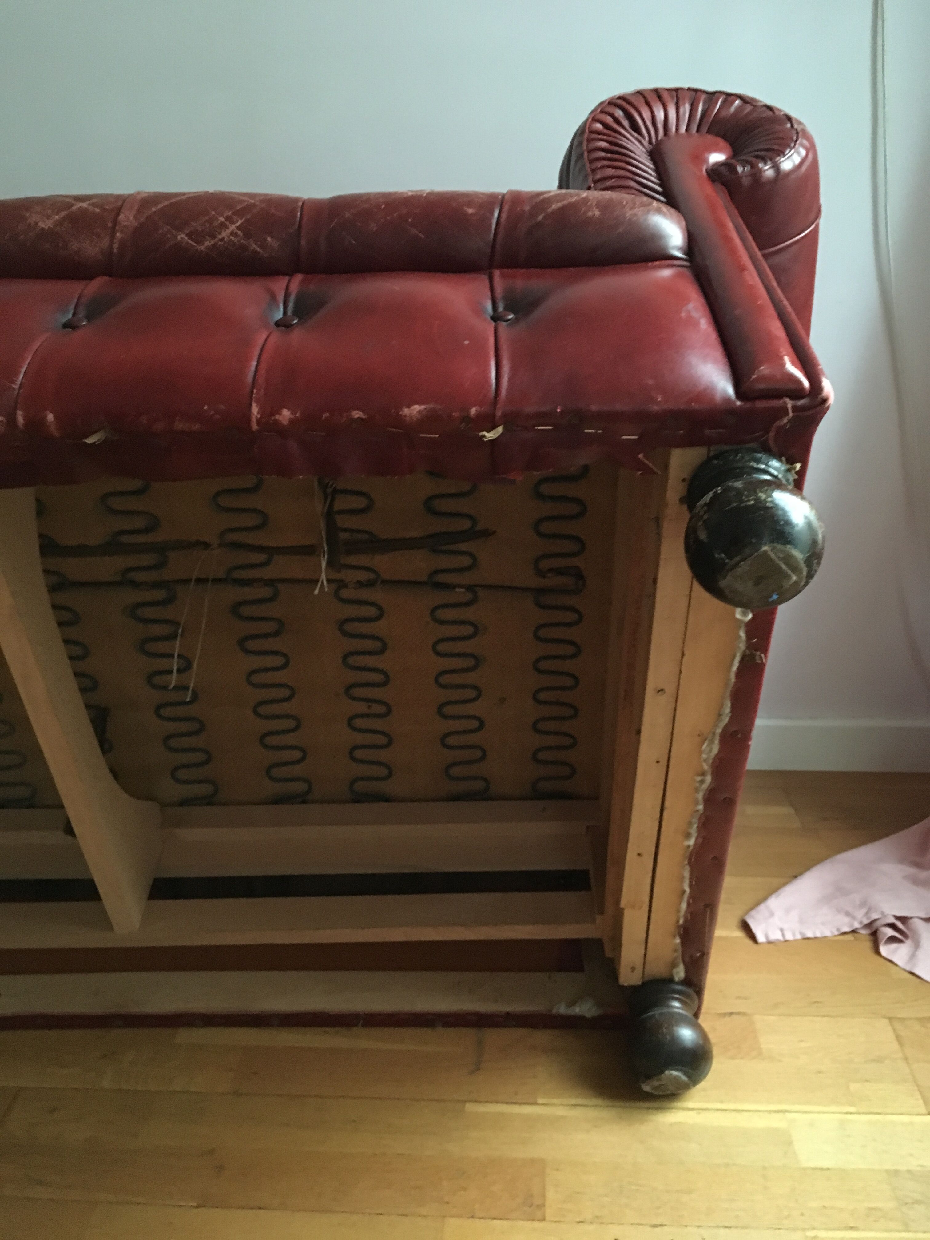 Sofa chesterfield 2-3 places leather bordeaux