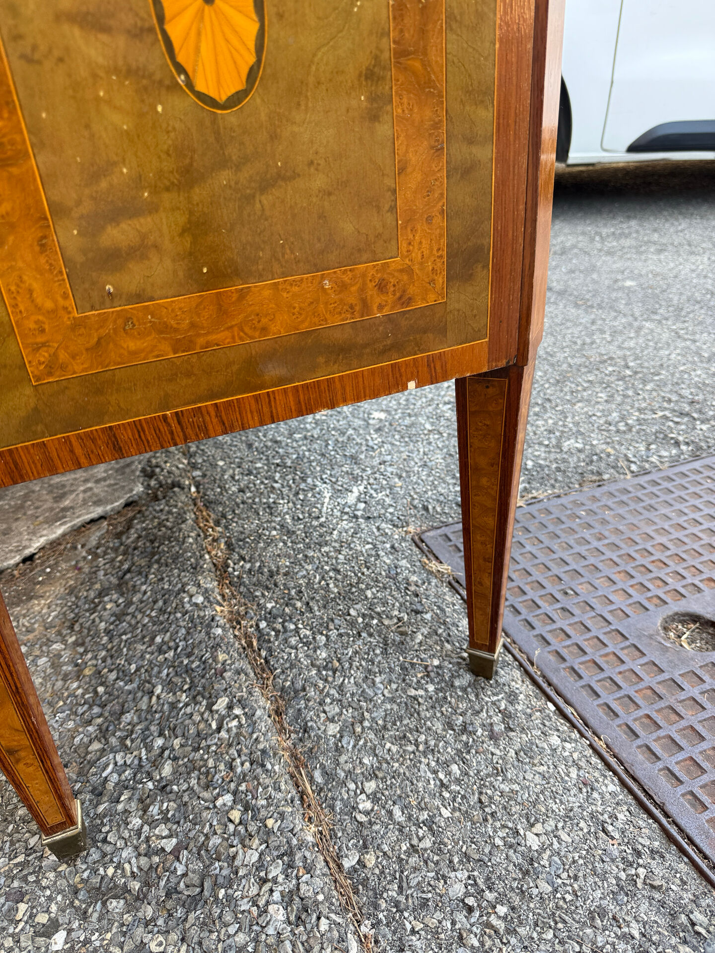 Louis XVI style commode in marquetry, 20th century – Marble top