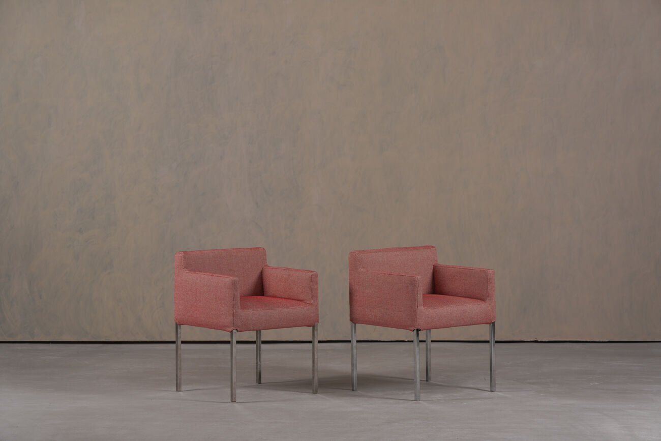 2 fauteuils Ligne Roset en tissu rose, France années 2000