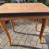 Expandable wooden table
