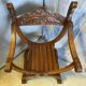 Siège, fauteuil Dagobert curule en noyer sculpté style Renaissance