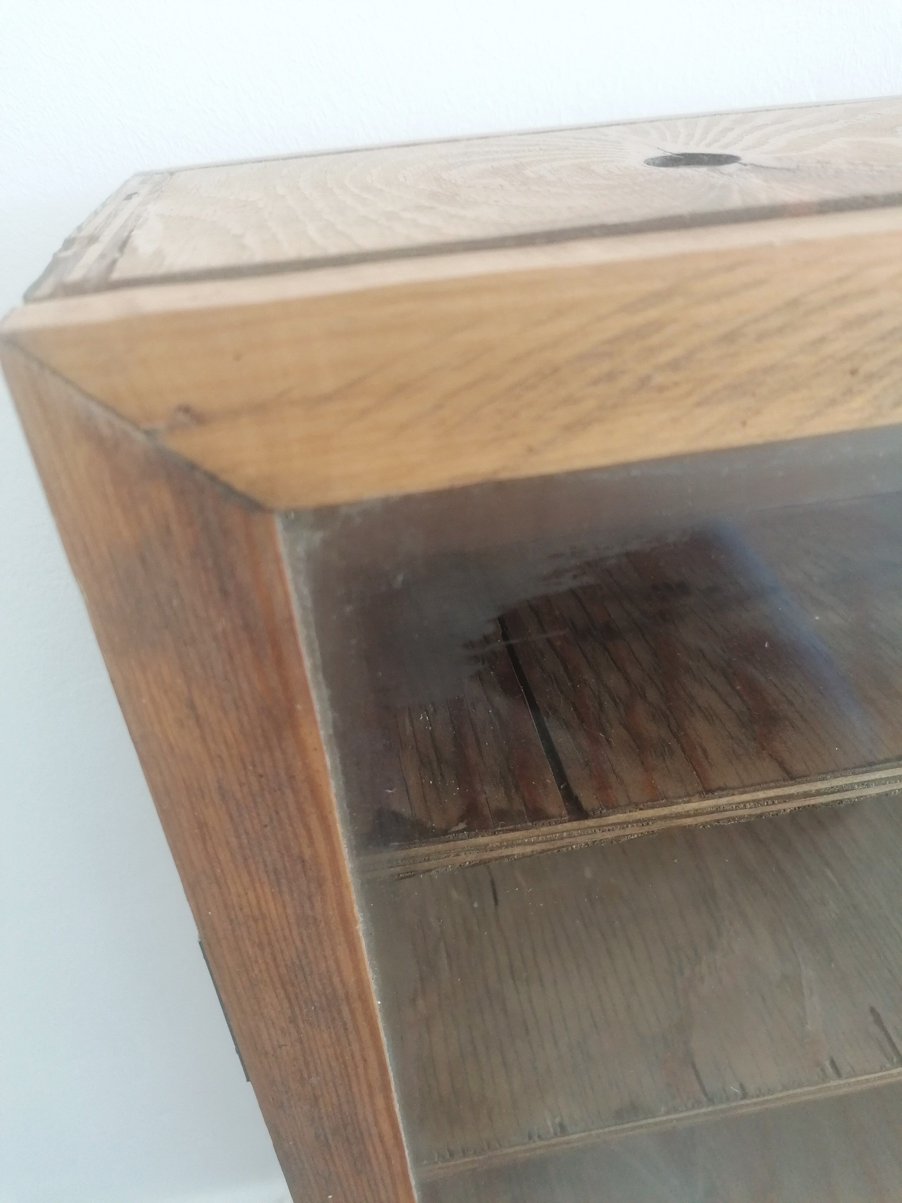 Old pharmacy showcase in wood and glass, 4 tablets 50