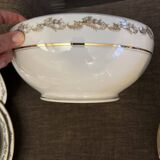 Magnifique service en porcelaine blanche et doree