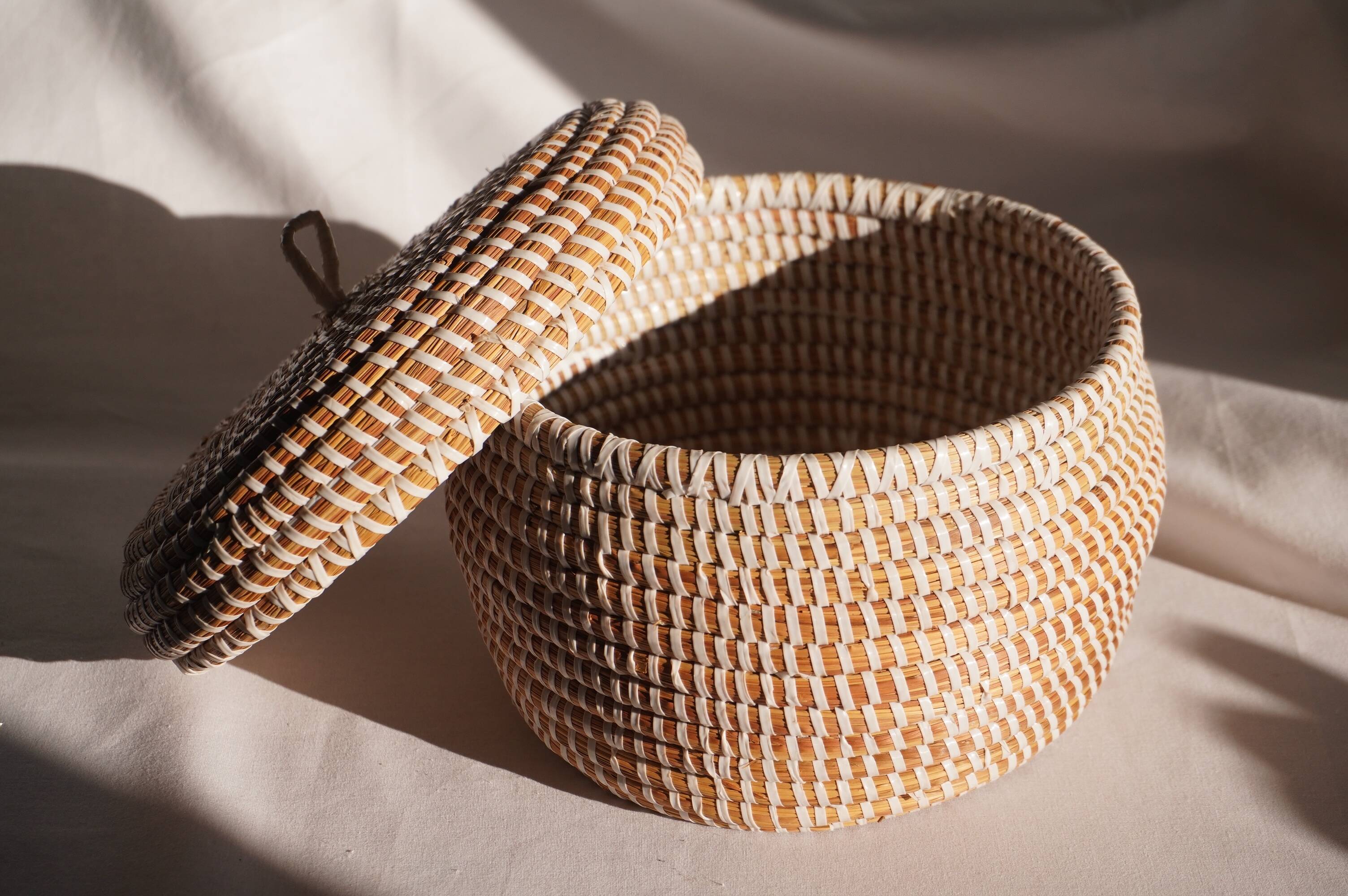 Panier en paille avec couvercle