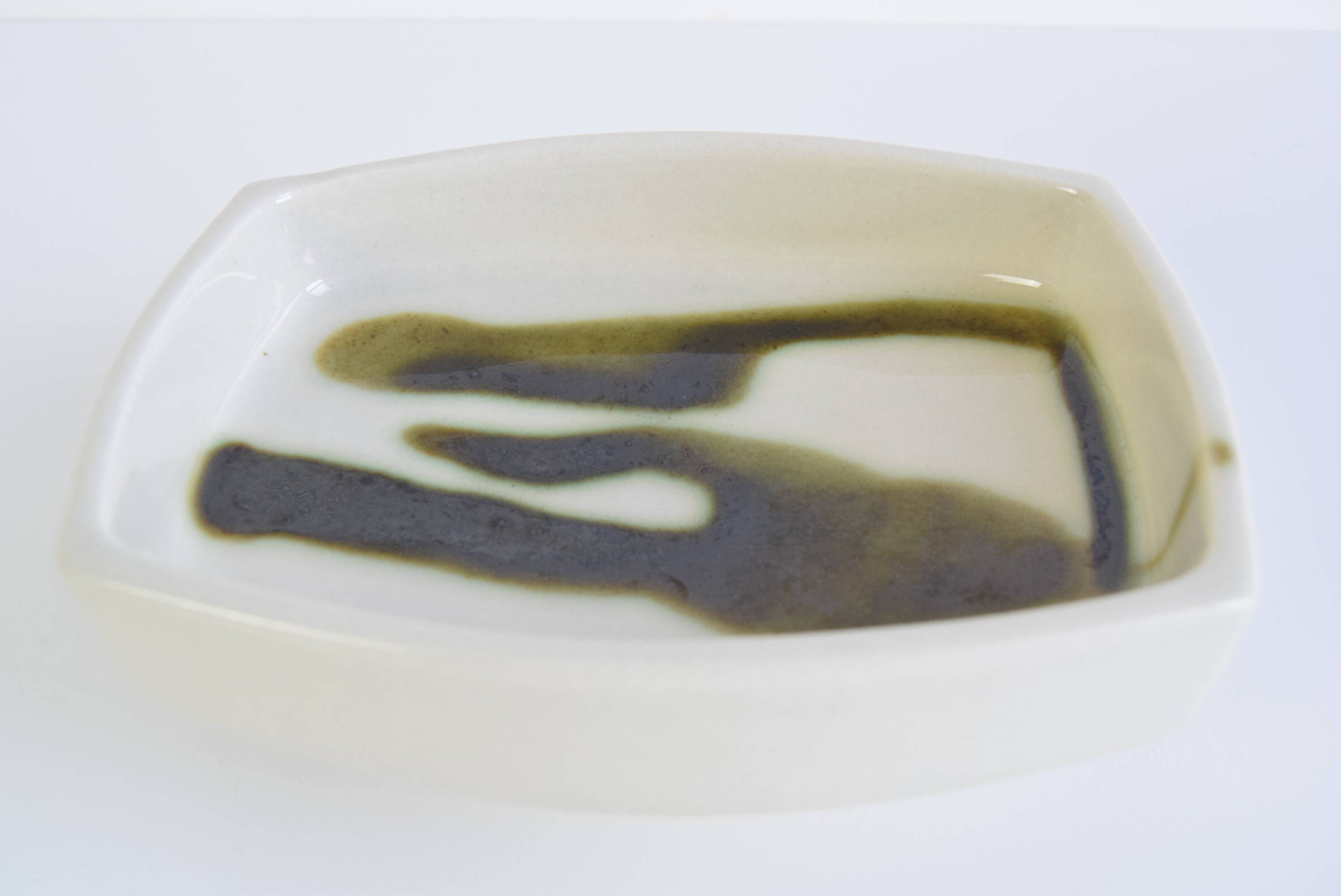 Ceramic bowl or ashtray, Ditmar Urbach, 1960s. Made in Czechoslovakia in the 1960s