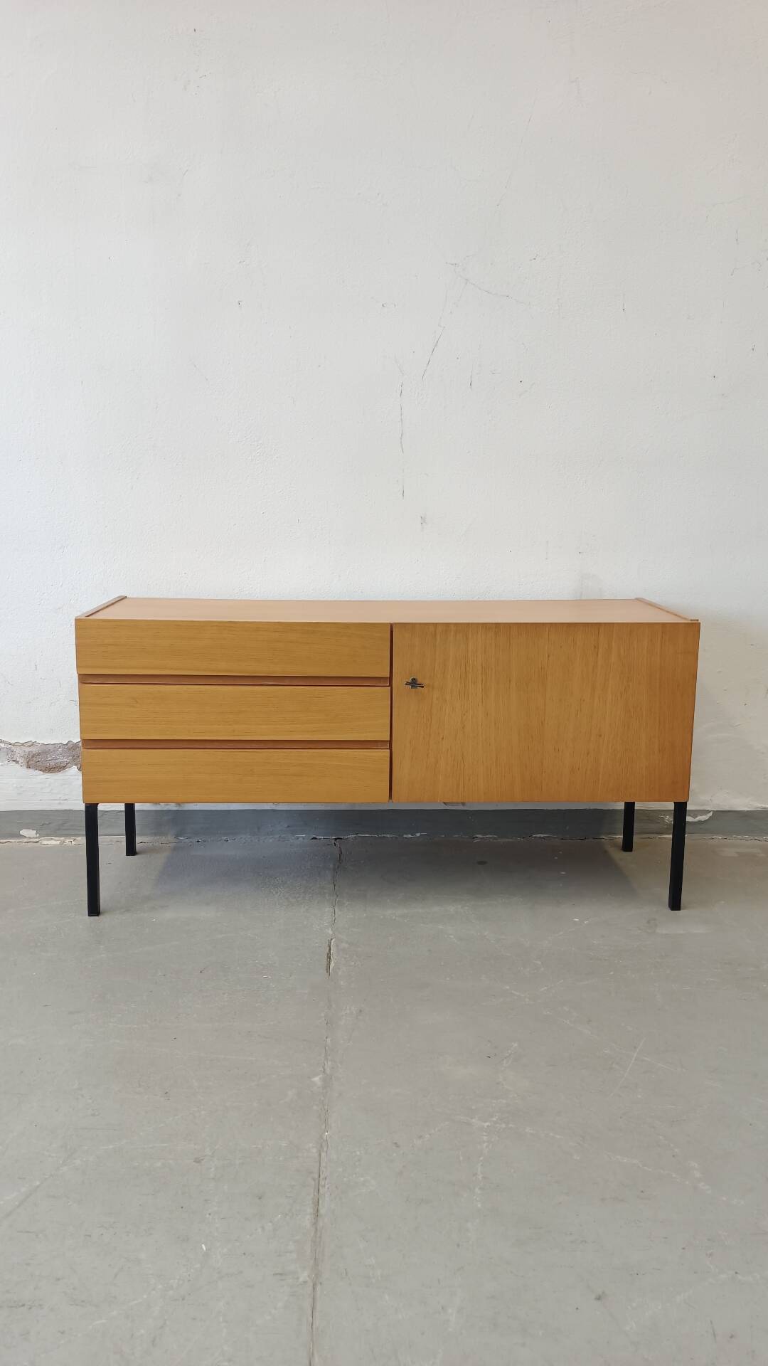 Modernist buffet