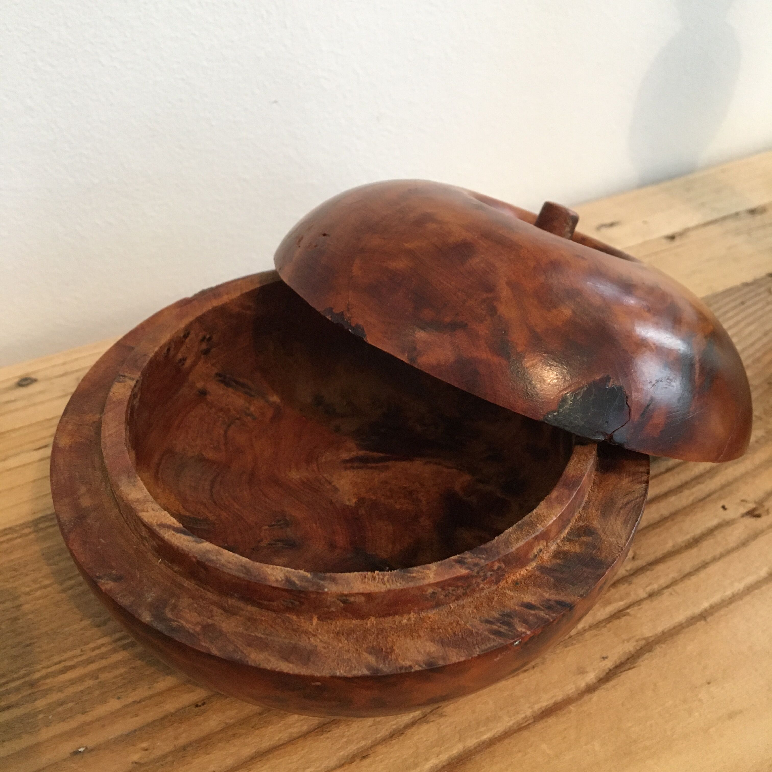 Wooden magnifying glass box