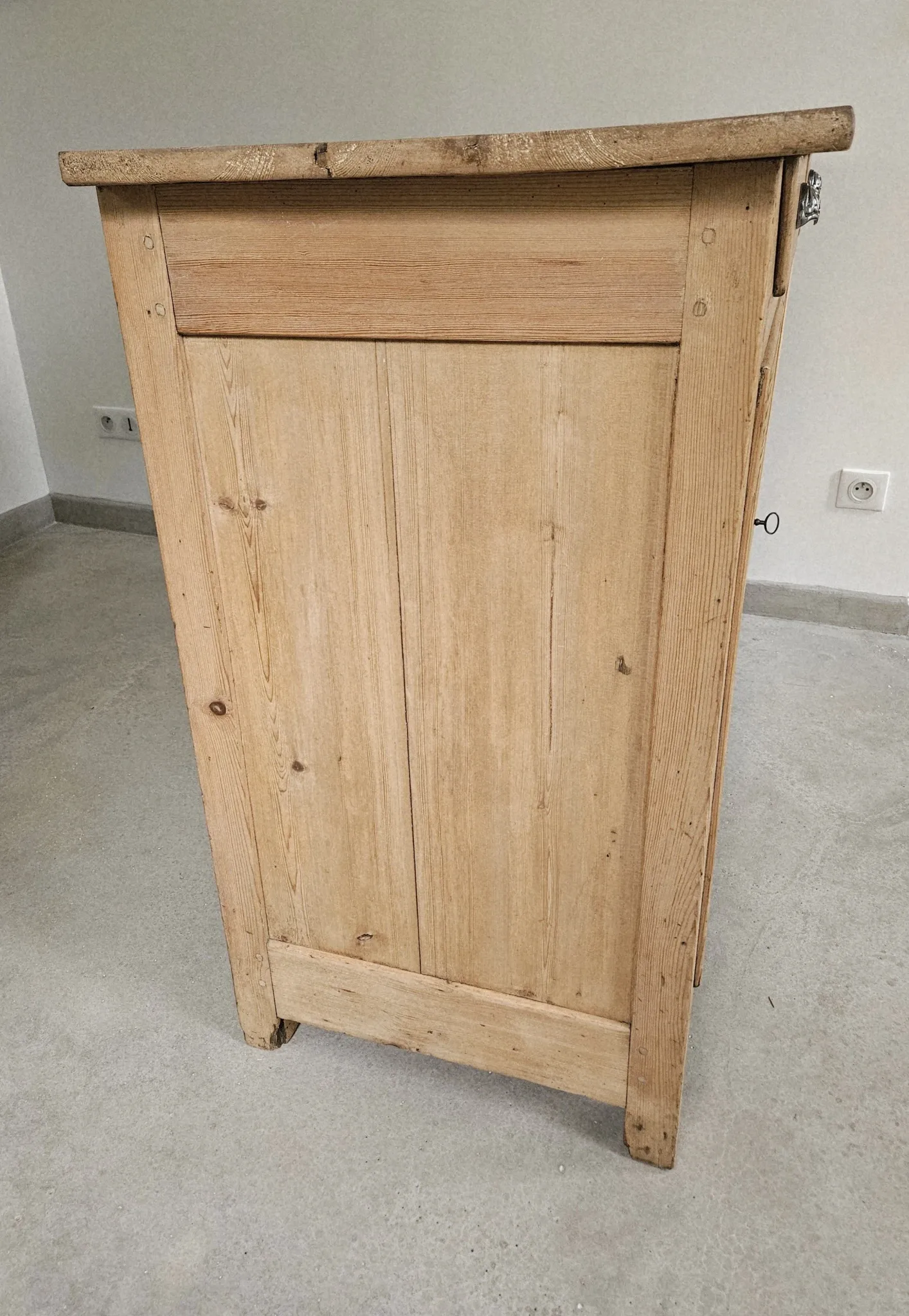 Very buffet just old solid raw pine wood.