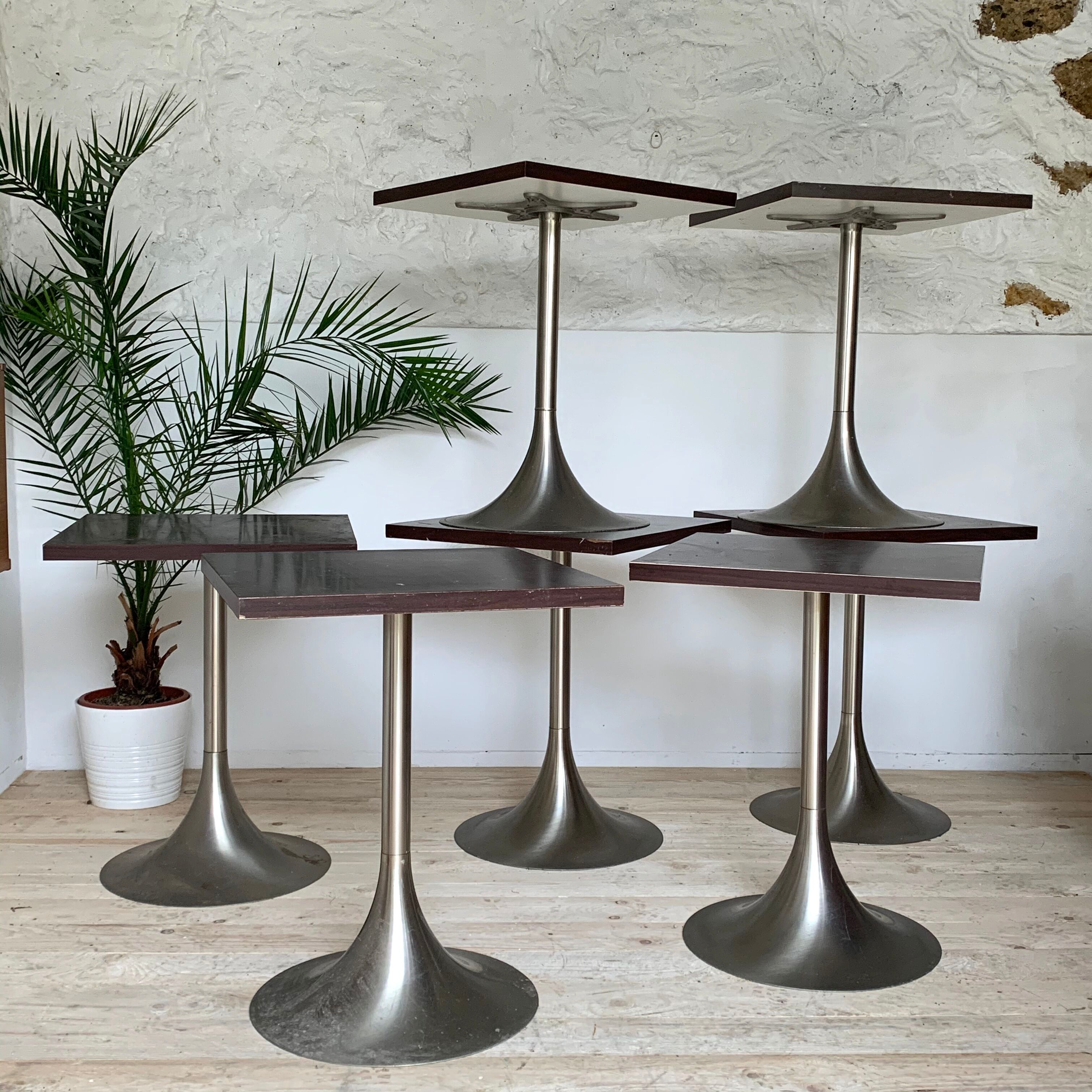 Lot de 7 tables bistrot pied tulipes