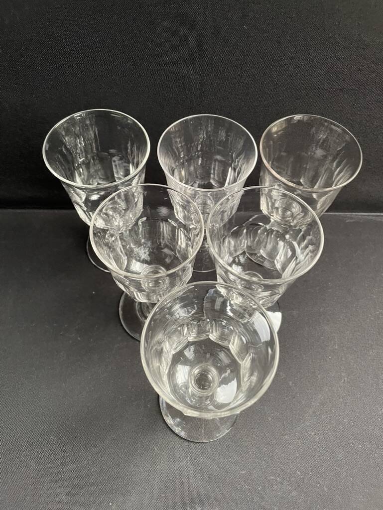 6 White wine glasses – Cut crystal