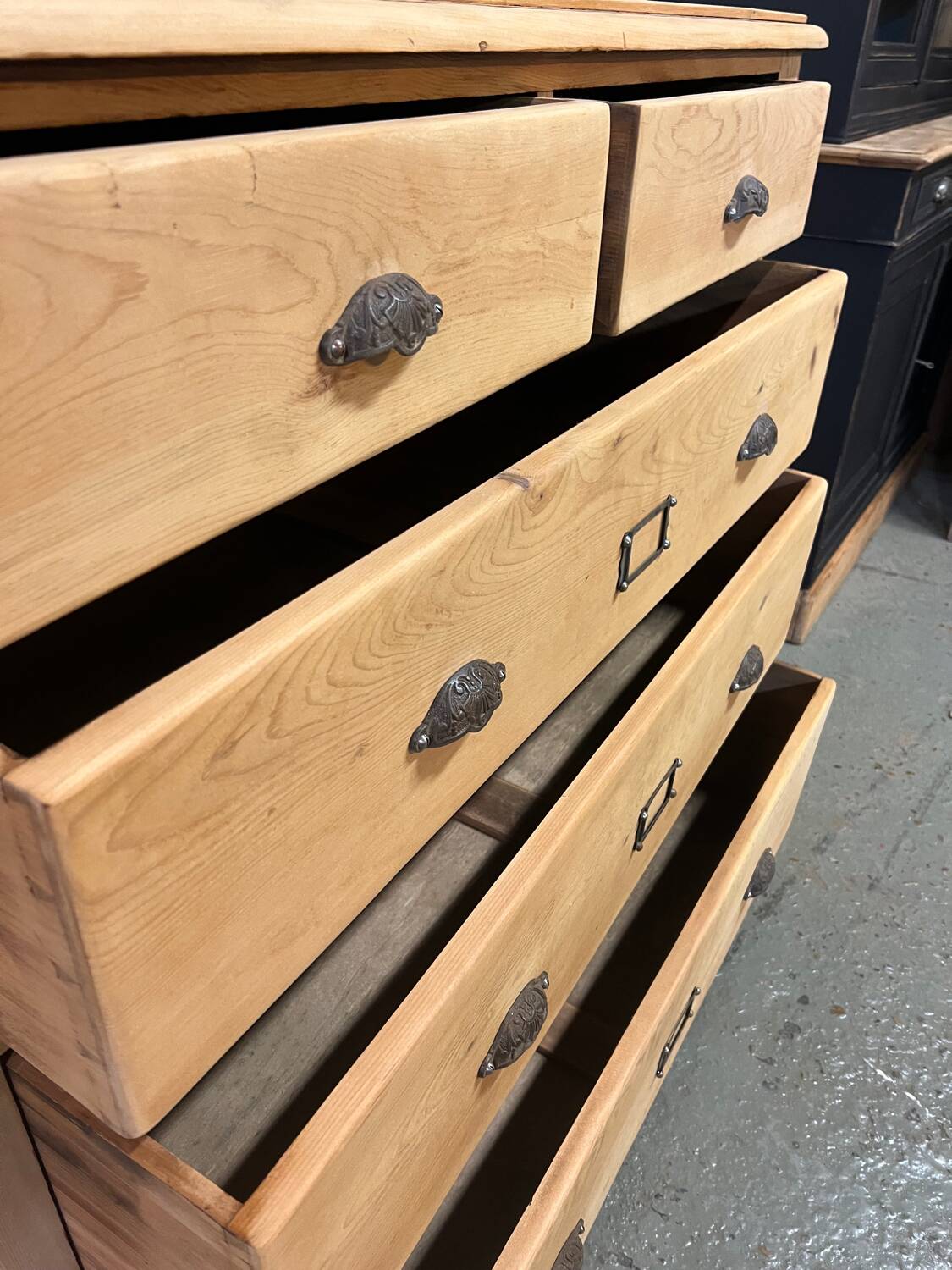 Meuble de métier à tiroir