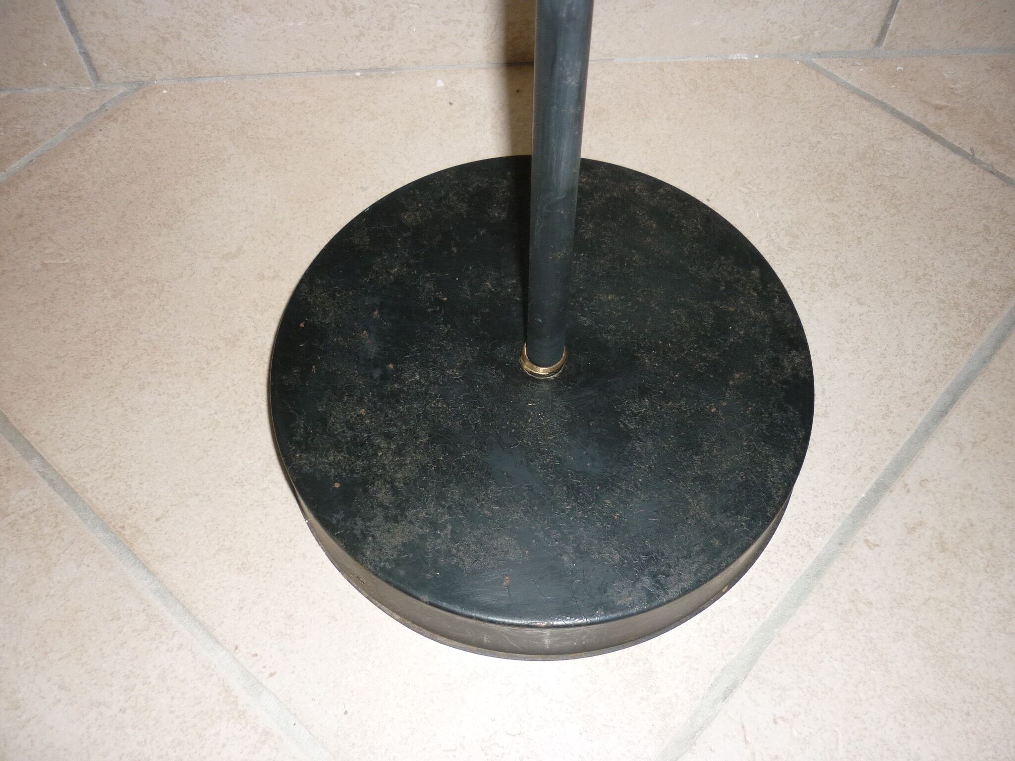 Lamppost with vintage formica tablet