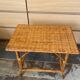 Petite table en rotin vintage